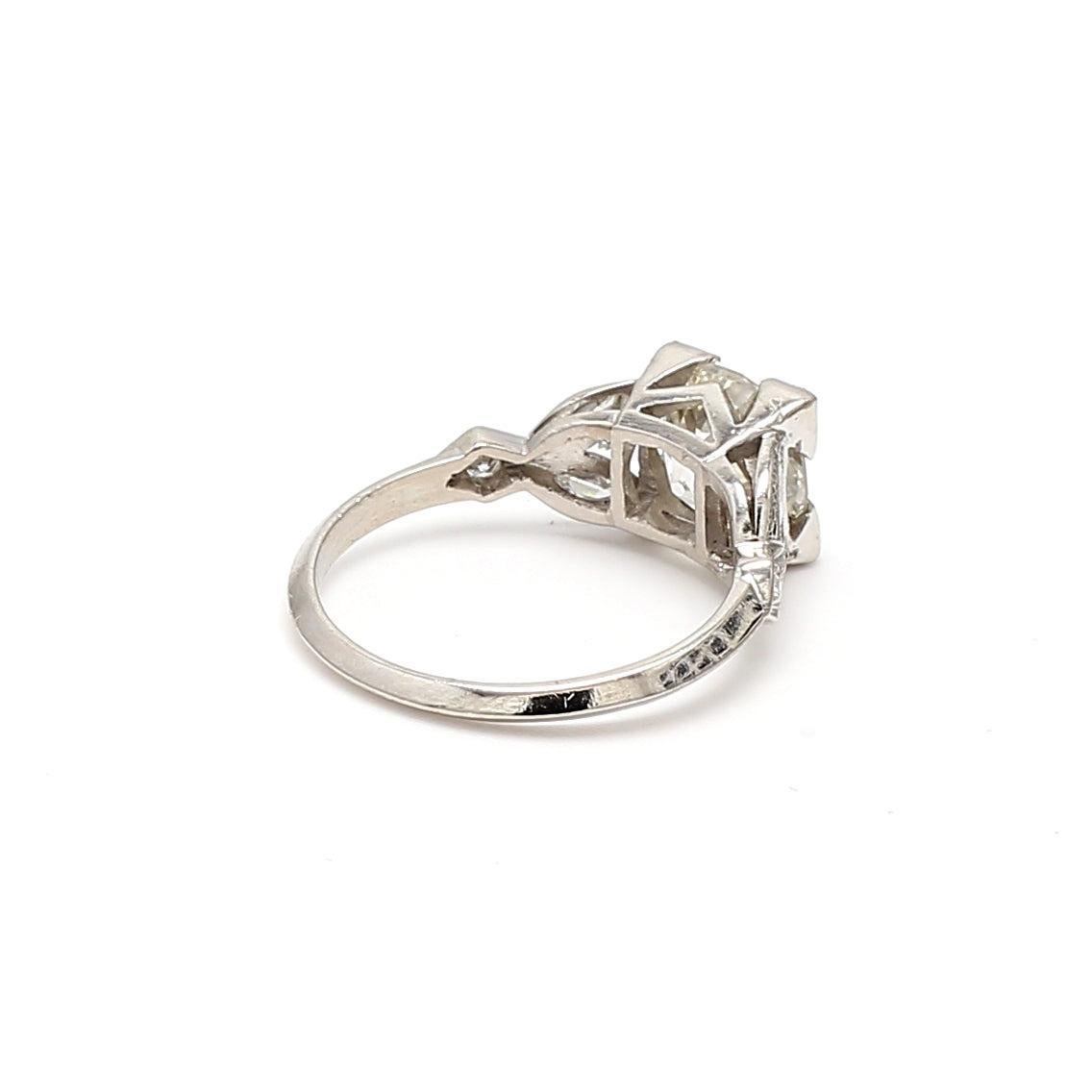 Anillo de compromiso en platino con diamantes de talla europea antigua K SI2 e I VS2 de 2,17 quilates en Bueno estado para la venta en New York, NY