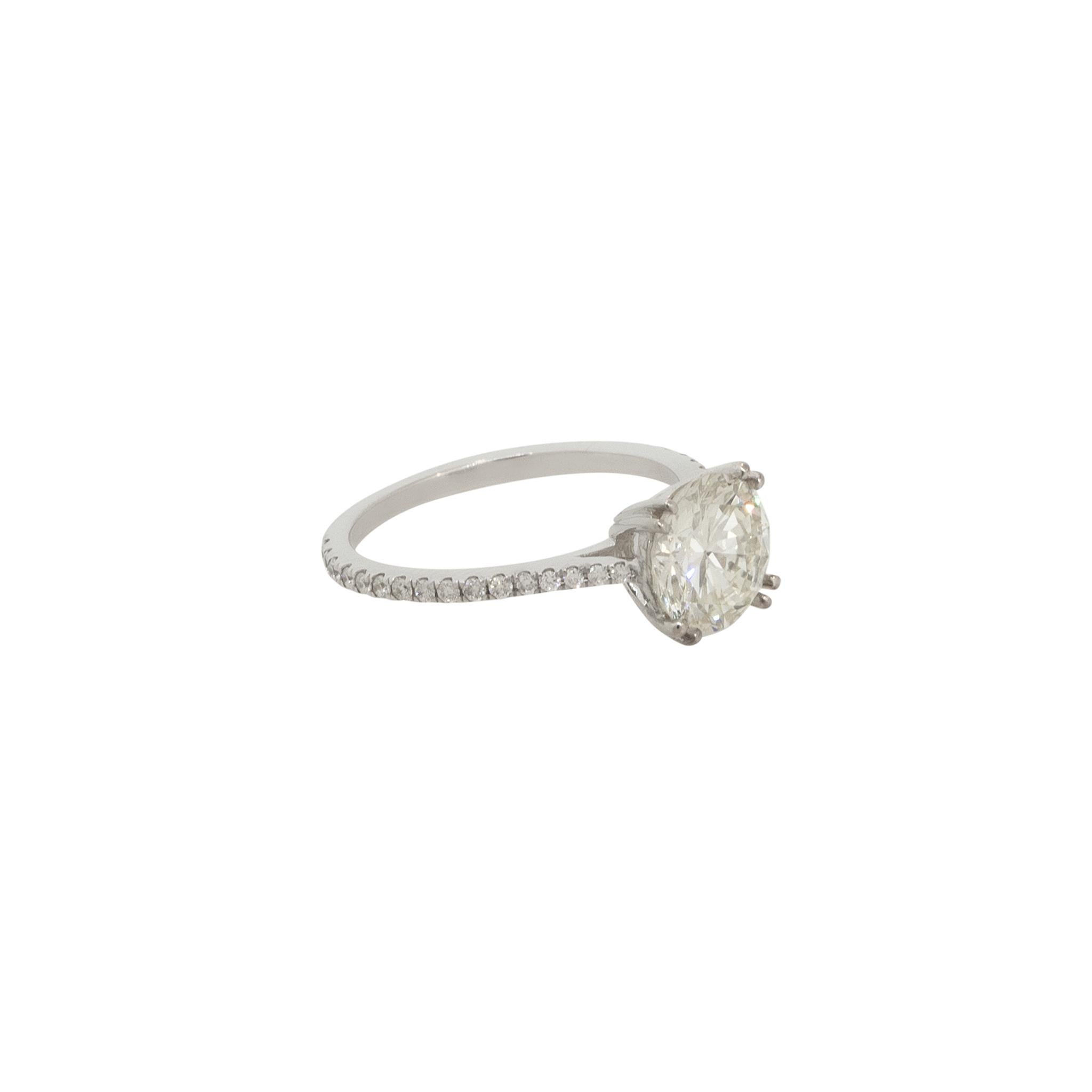 2.17 Carat Round Brilliant Diamond Engagement Ring 18 Karat in Stock In Excellent Condition For Sale In Boca Raton, FL