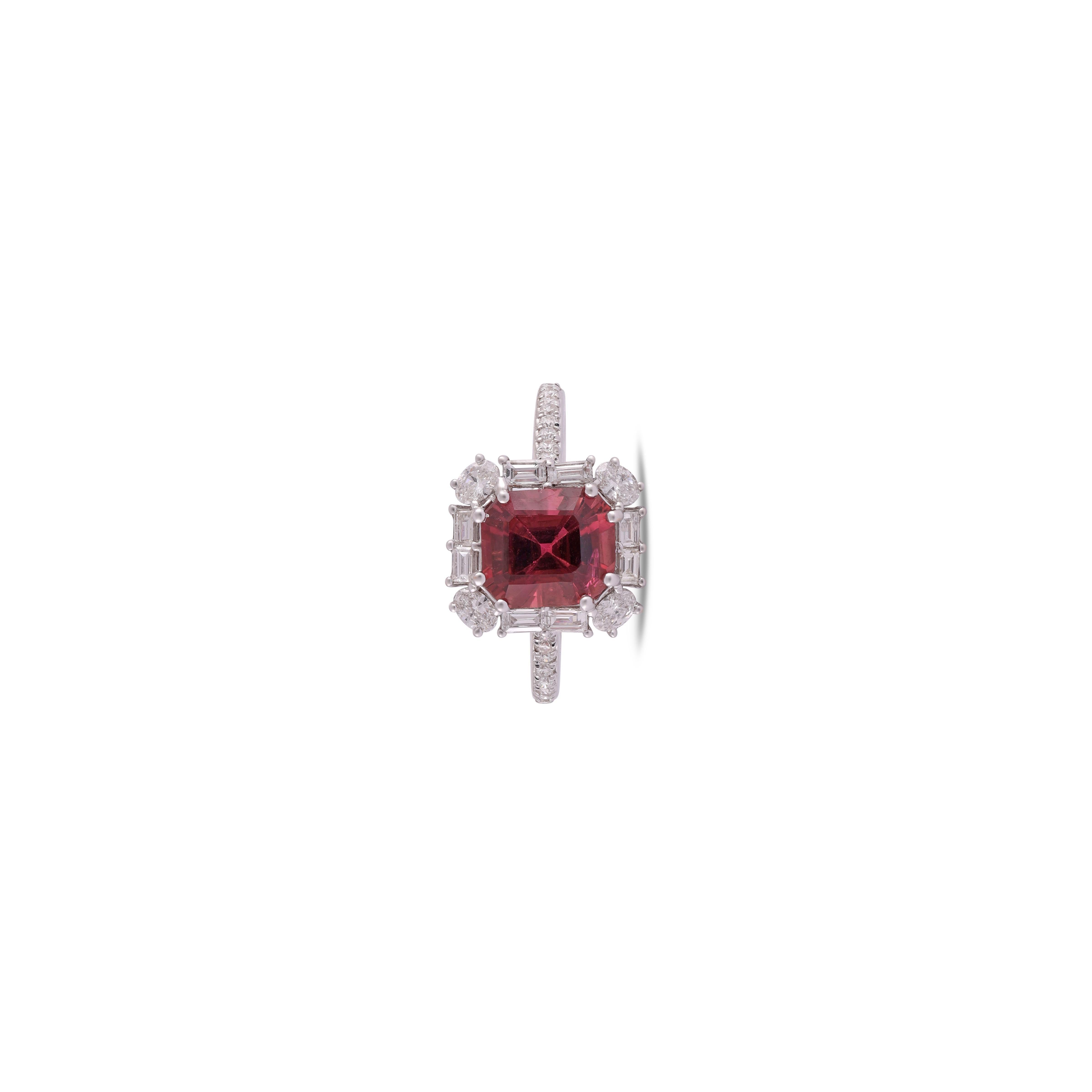 Turmalina 2,81 quilates
Diamante redondo 0,58 quilates
Oro de 18 quilates  

Servicios personalizados
Se puede cambiar el tamaño.
Solicitar personalización
