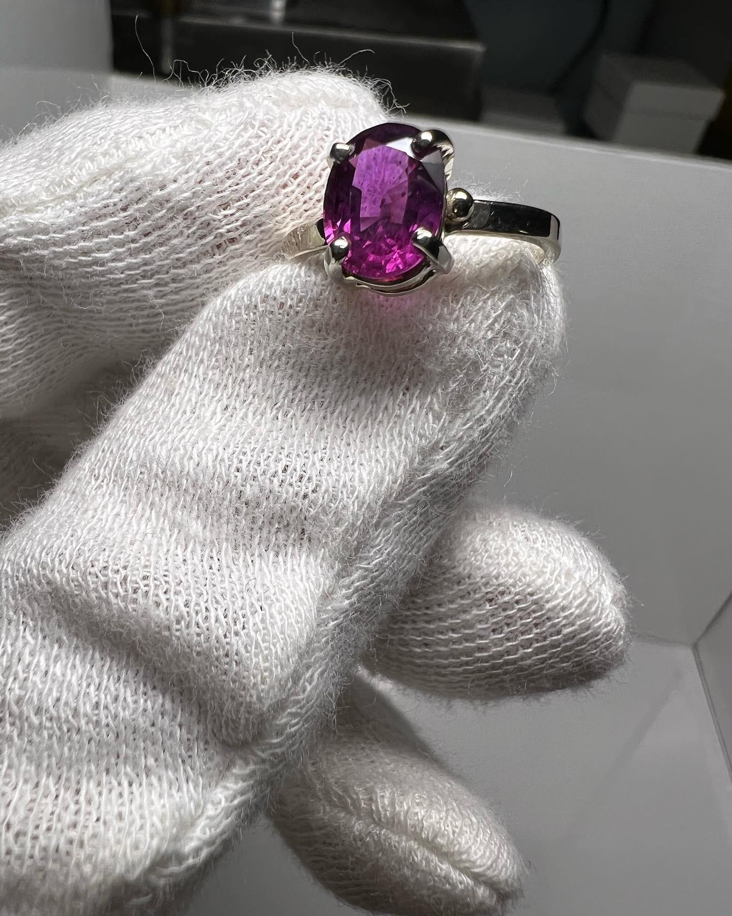 2.17 Carat Vivid Pink Purple Kashmir Sapphire 14k Gold Ring 3