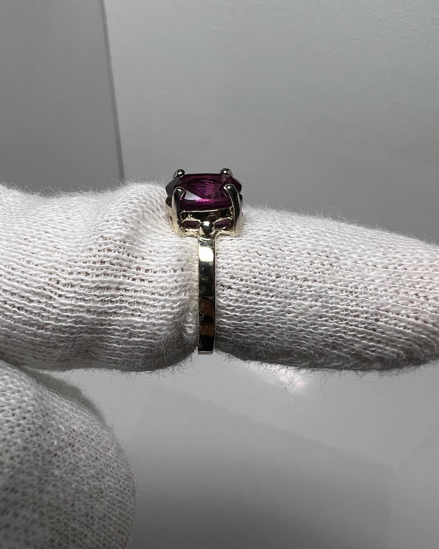 2.17 Carat Vivid Pink Purple Kashmir Sapphire 14k Gold Ring In New Condition In Omaha, NE
