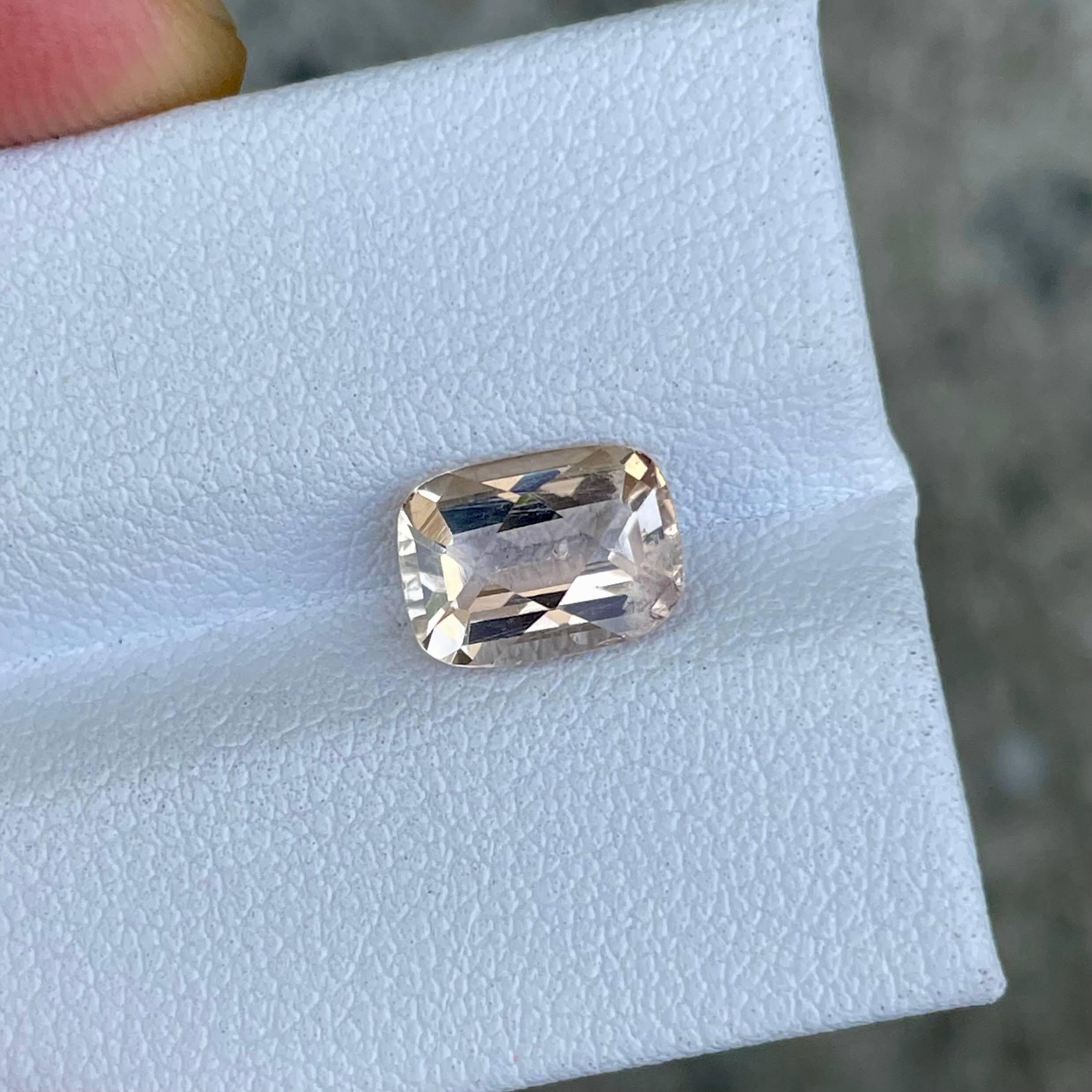 2.17 carats Peach Topaz Stone Cushion Cut Natural Pakistani Gemstone For Sale 1