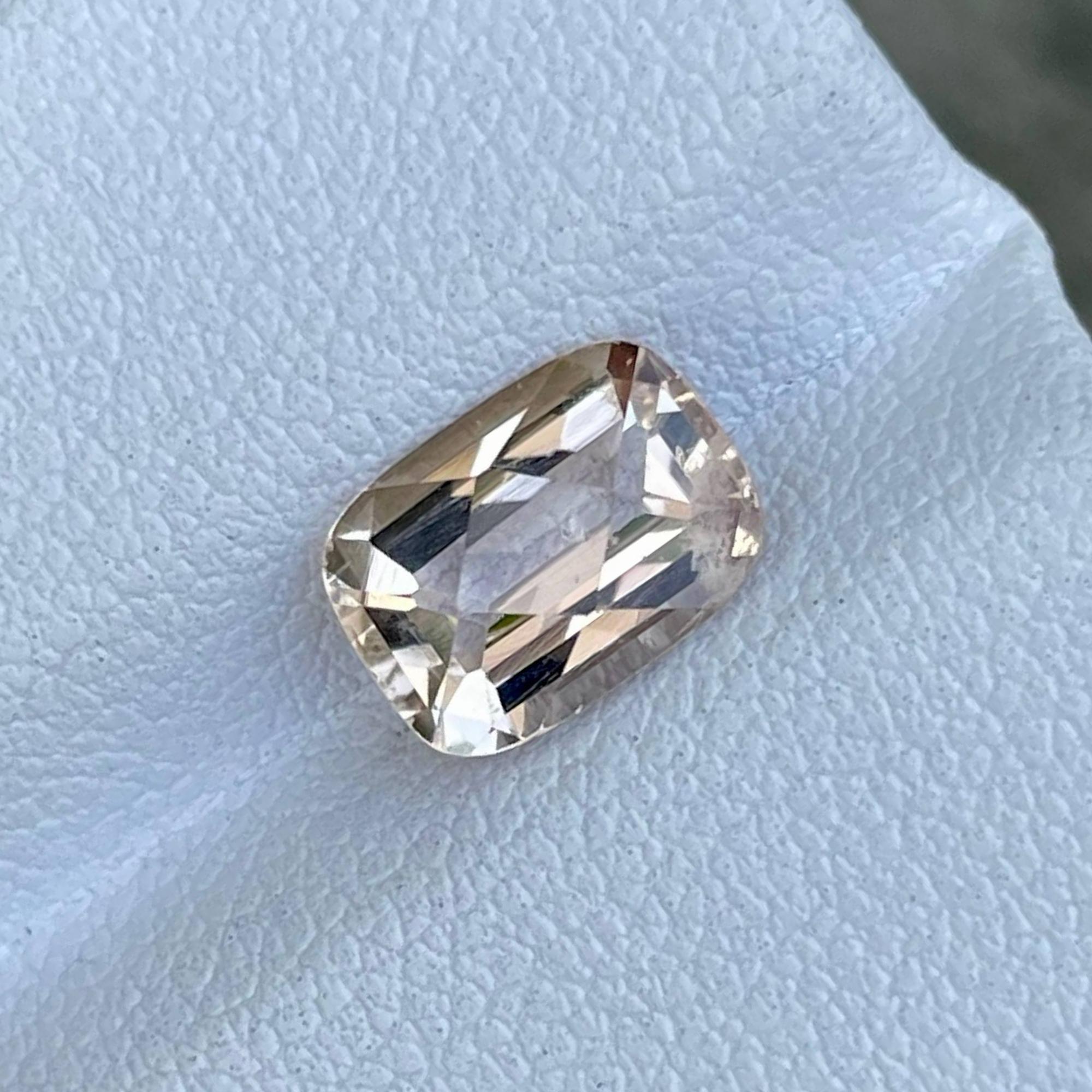 2.17 carats Peach Topaz Stone Cushion Cut Natural Pakistani Gemstone For Sale 2