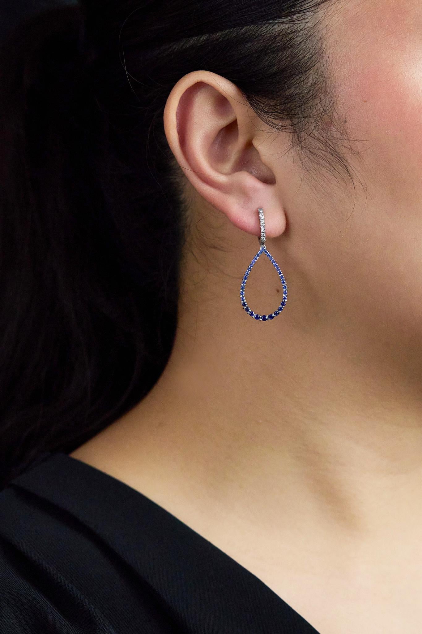 Boucles d'oreilles pendantes saphir et diamant de 2,17 carats (total) Excellent état - En vente à New York, NY