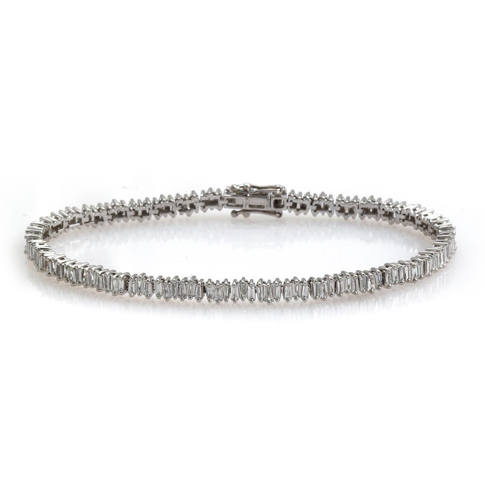 Pulsera Zig Zag de Oro Blanco de 18 Quilates y Baguette Natural de 2,17 Quilates en Excelente estado para la venta en Los Angeles, CA