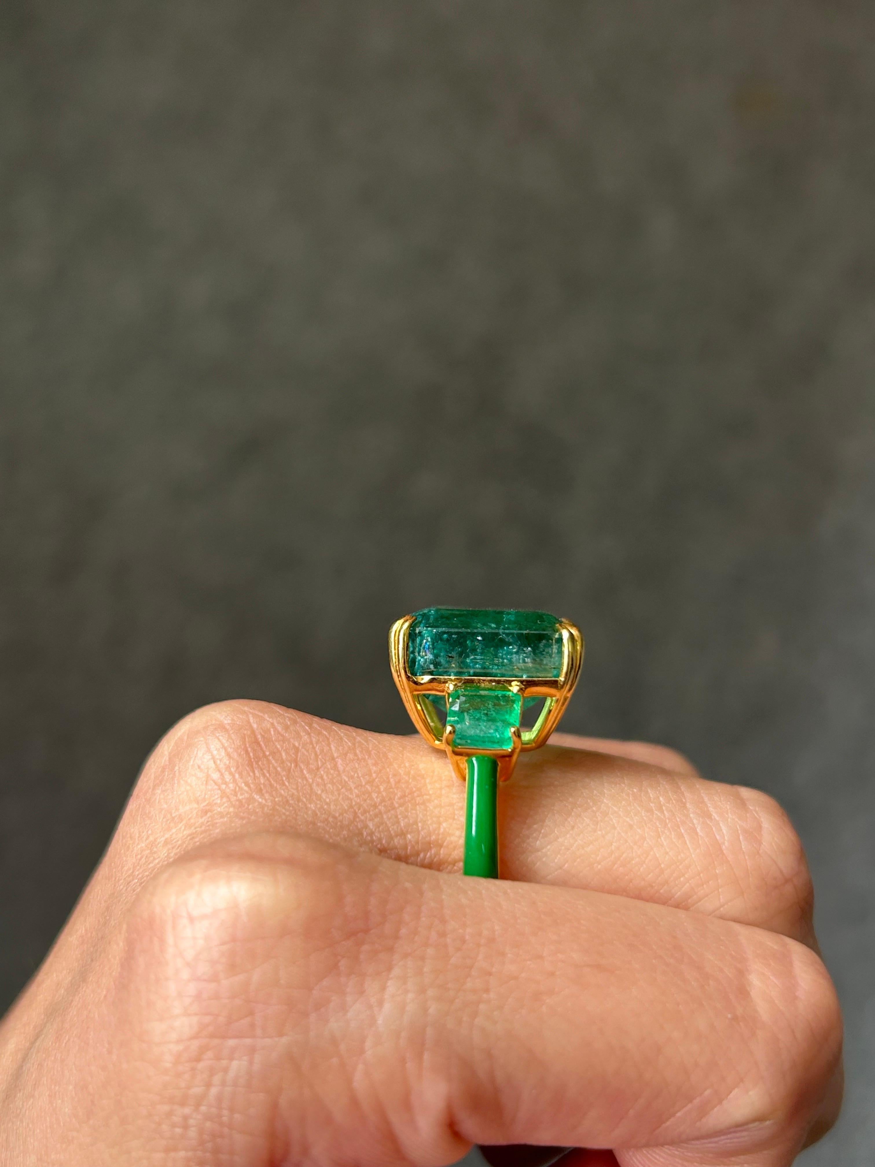 Emerald Cut 21.70 Carat Emerald and Enamel Three Stone Cocktail Ring in 18K Gold For Sale