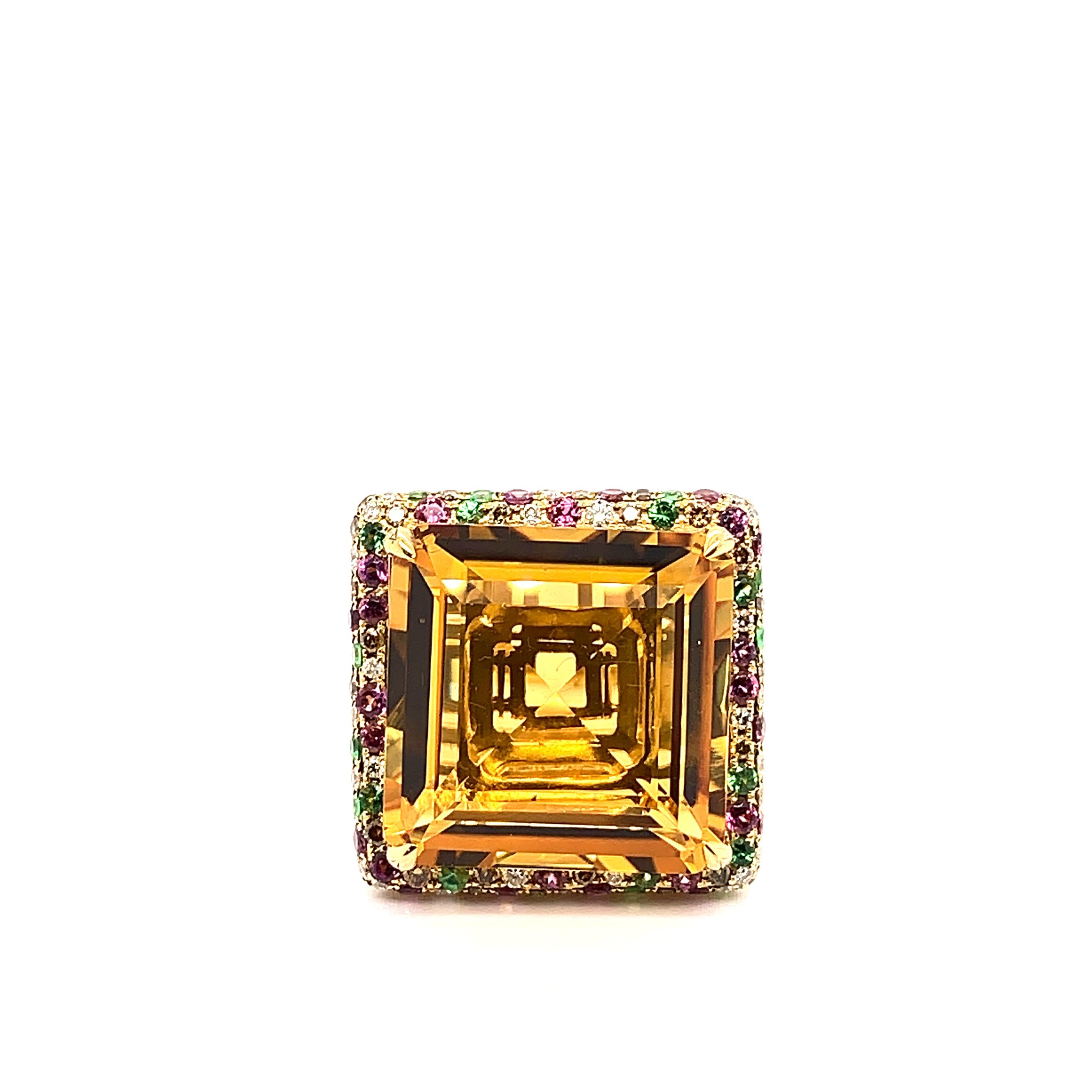 21.73 Carat Octagon Shaped Honey Quartz Ring in 18 Karat Gold with Diamonds In New Condition In Hong Kong, HK