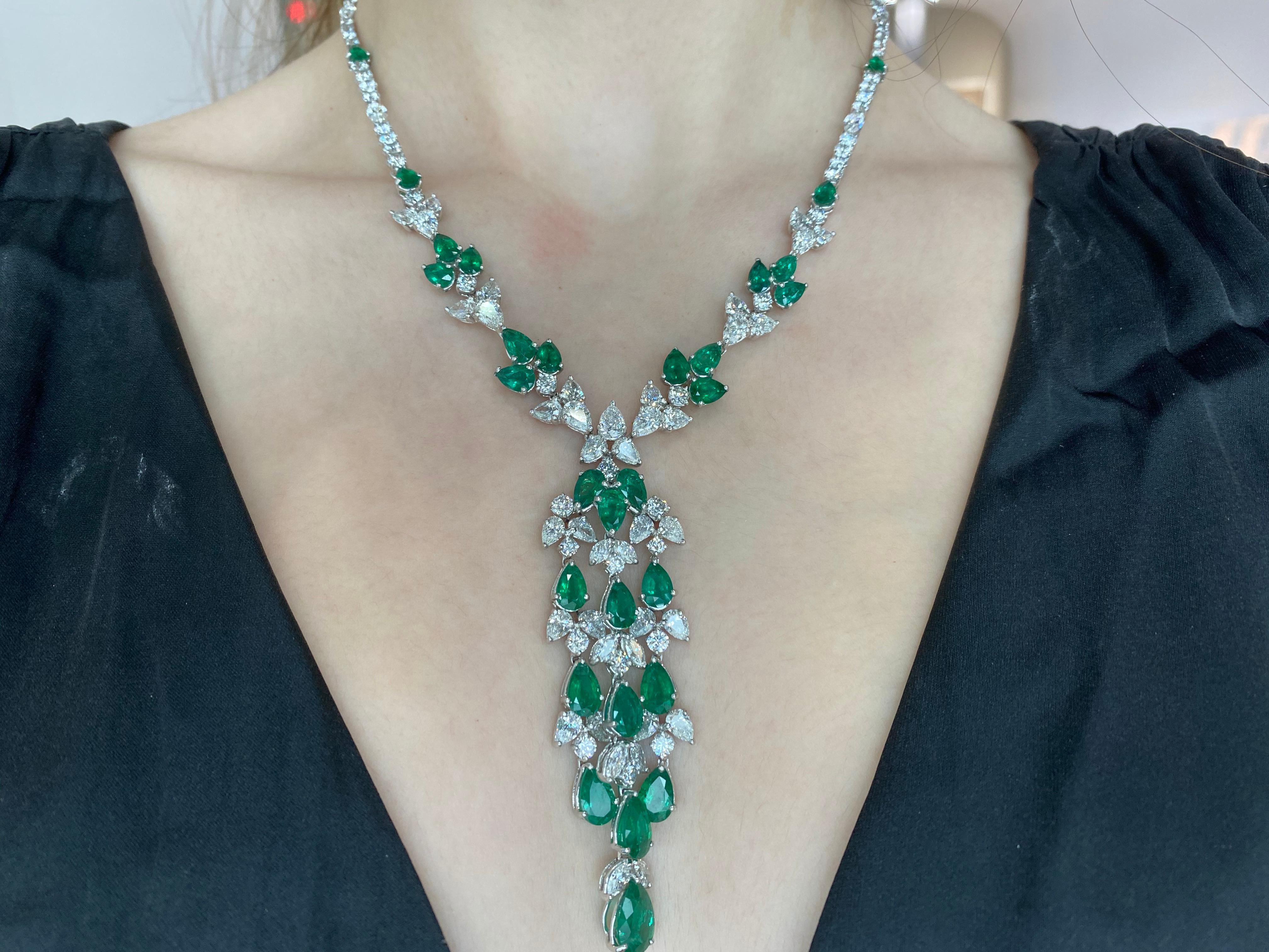 This absolutely exquisite necklace features 21.77ct total weight in stunning pear shape, richly saturated natural emeralds, 12 of them assembled in five simple lotus shapes along the chain, 10 of them dripping down in three smaller vines. The lotus