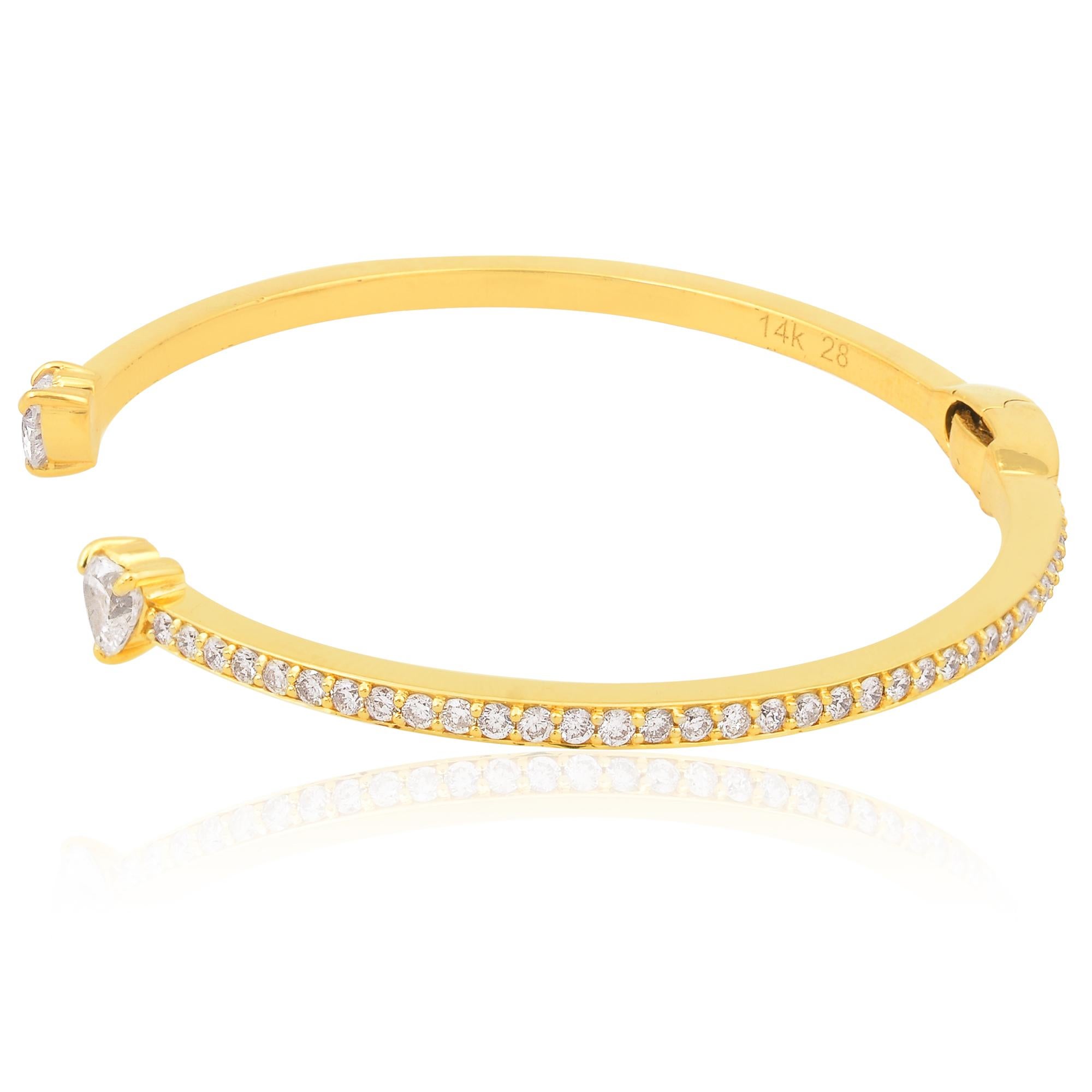 2.17Ct Heart Shape Diamond Cuff Cuff Bangle 14K Yellow Gold All Tariffs Paid Neuf - En vente à Diera, Dubai