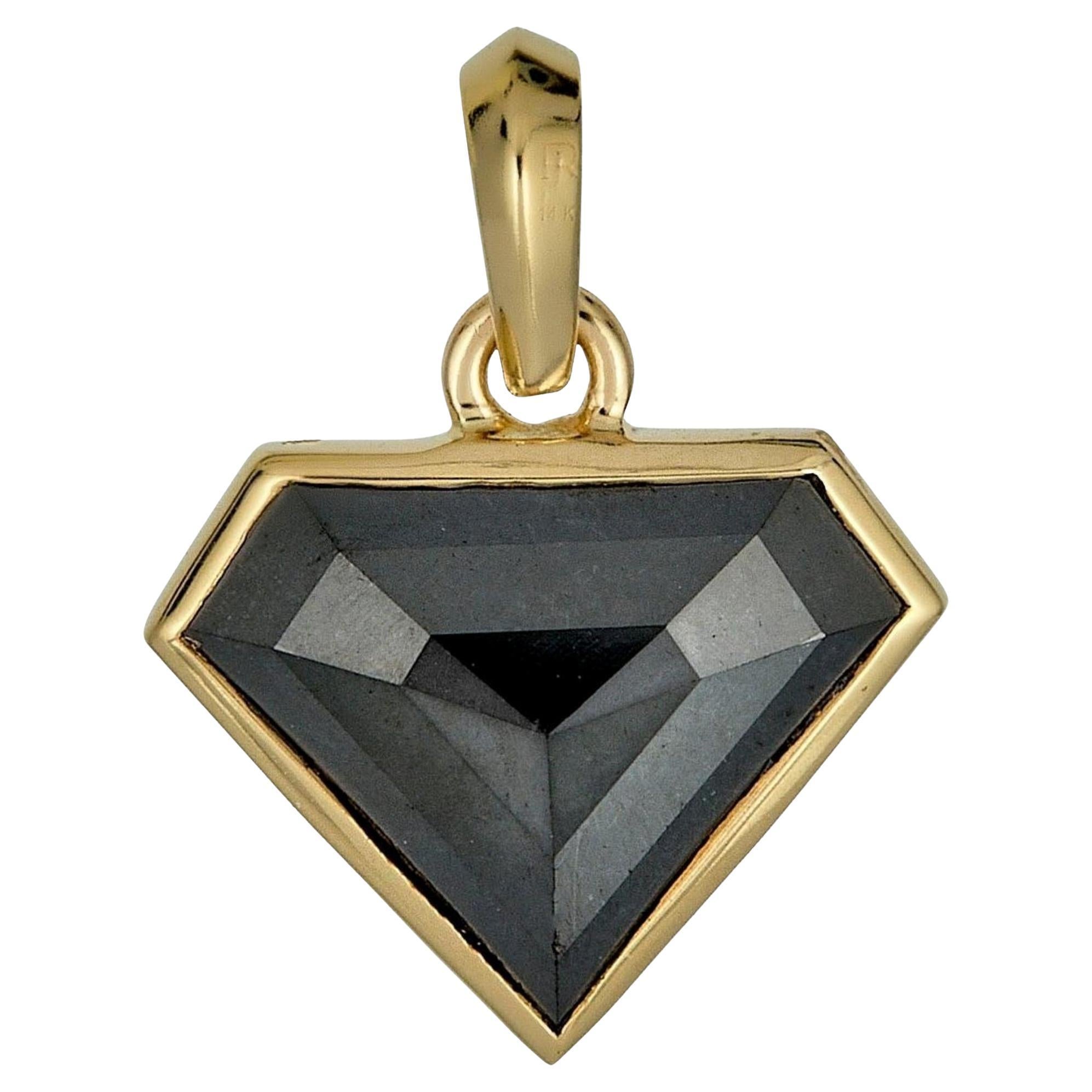 Ciondolo a forma di scudo con diamante nero naturale (2,17 carati) in oro giallo 14 carati