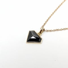 Pendentif en forme de bouclier en or jaune 14 carats, diamant noir naturel de 2,17 carats