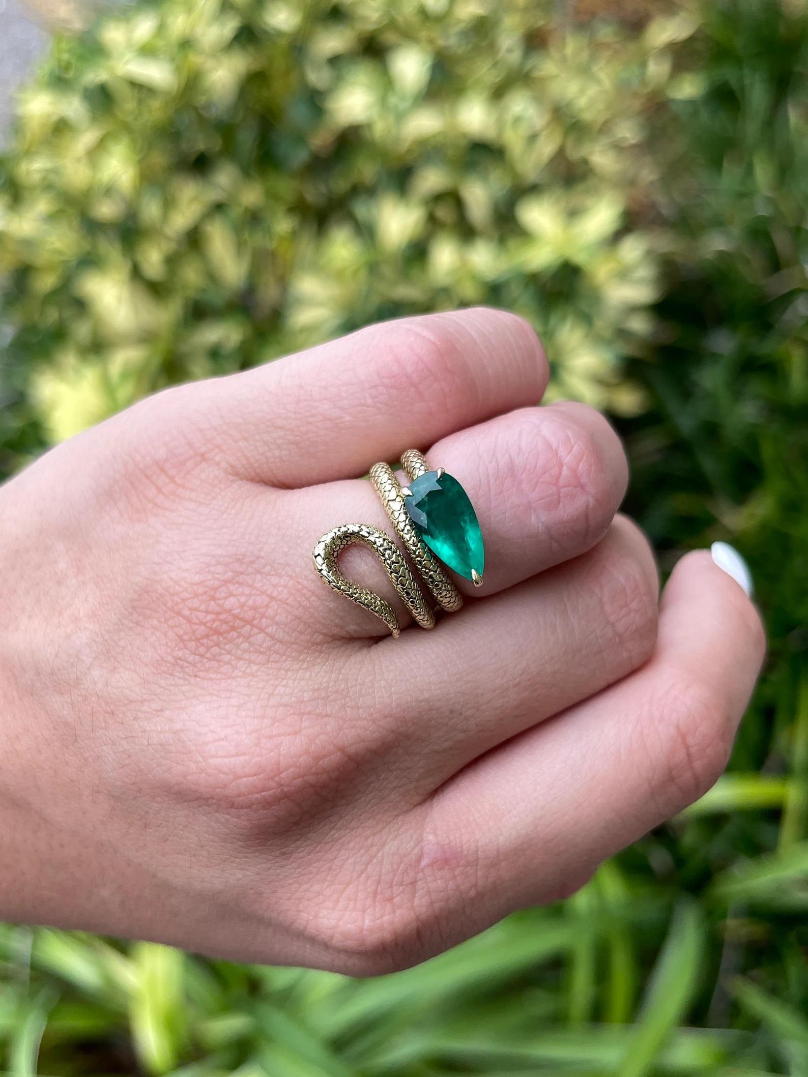 2.18 Carat AAA Quality Colombian Emerald-Pear Cut Gold Wrapping Snake Ring 18K In New Condition For Sale In Jupiter, FL