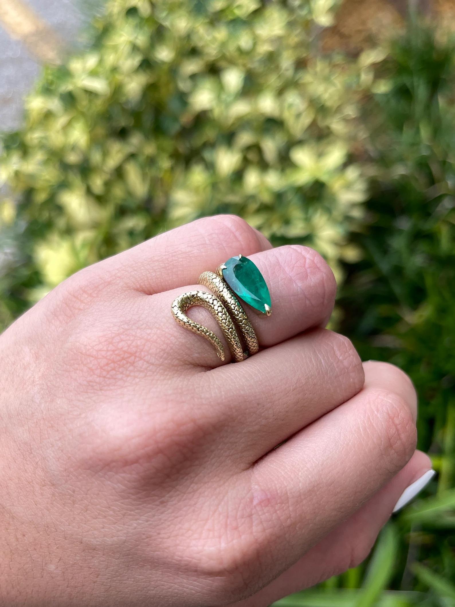 2.18 Carat AAA Quality Colombian Emerald-Pear Cut Gold Wrapping Snake Ring 18K For Sale 1