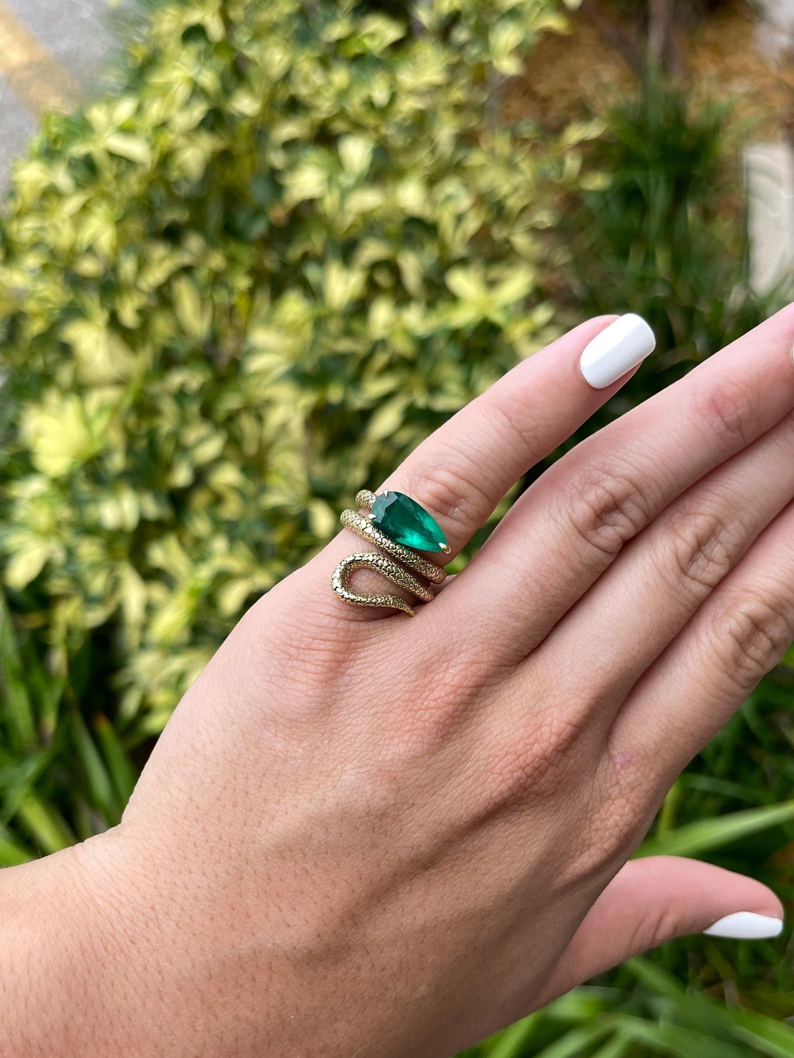 2.18 Carat AAA Quality Colombian Emerald-Pear Cut Gold Wrapping Snake Ring 18K For Sale 3
