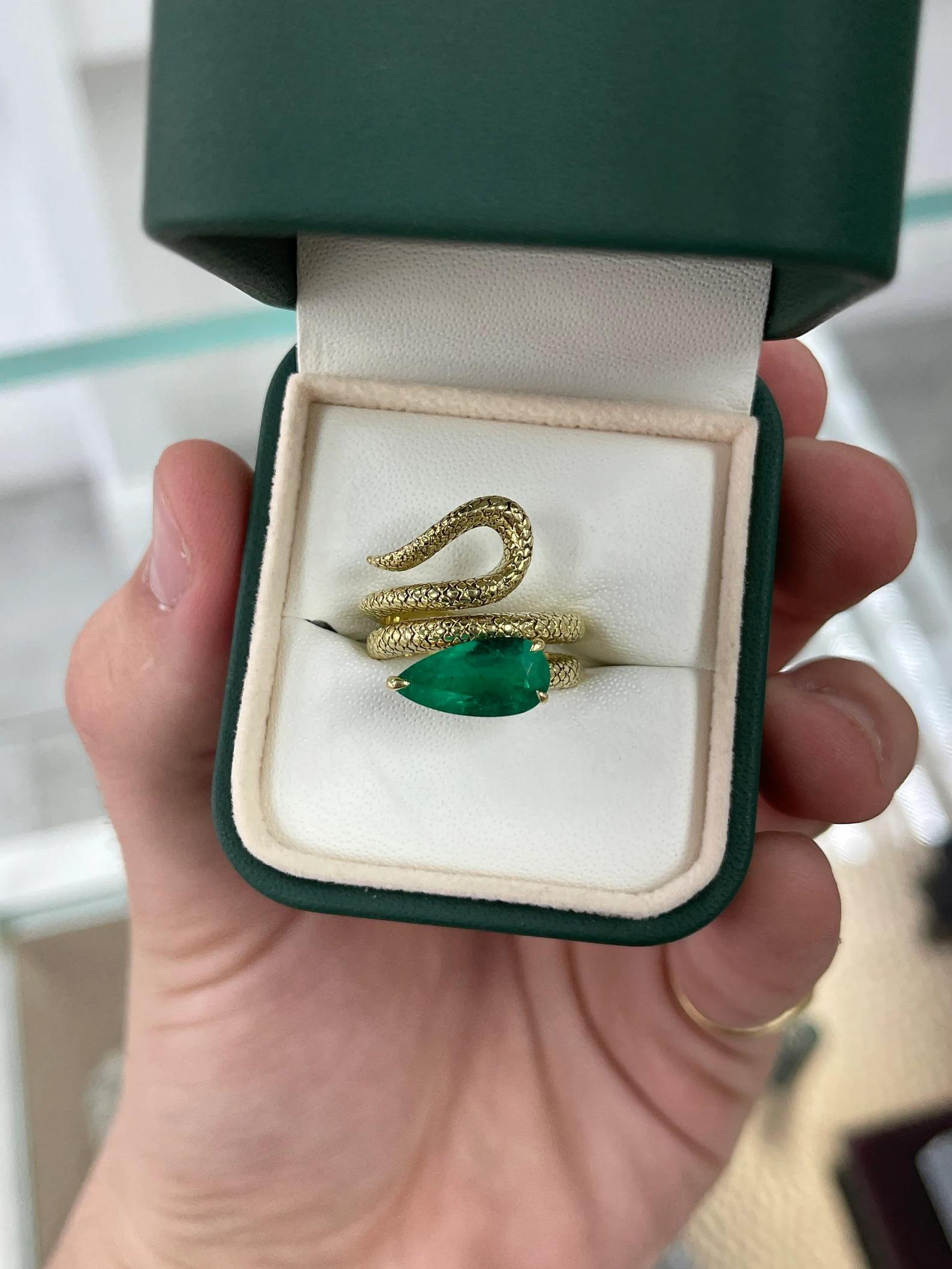2.18 Carat AAA Quality Colombian Emerald-Pear Cut Gold Wrapping Snake Ring 18K For Sale 4