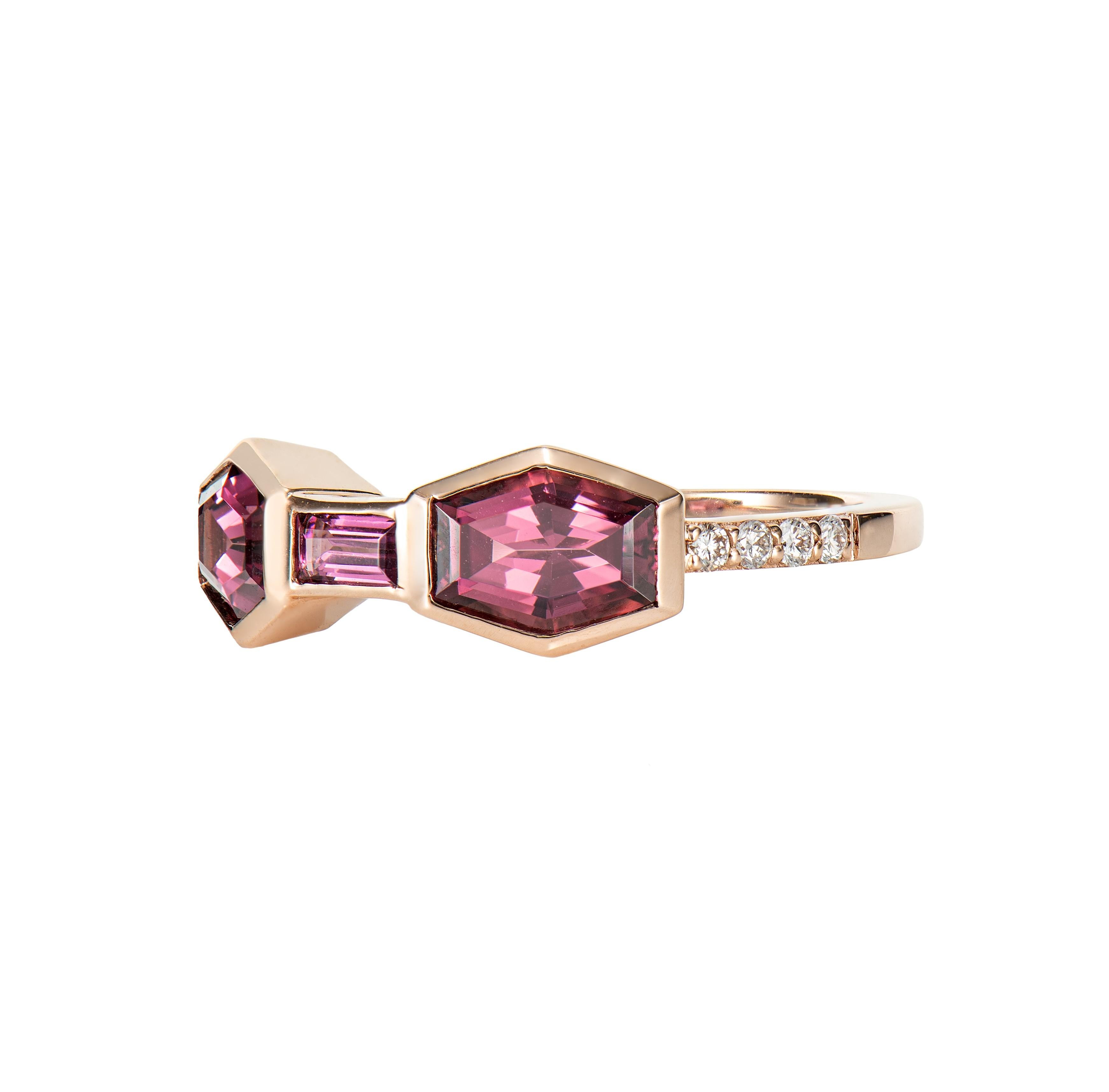 2,18 Karat Rhodolith Ausgefallener Ring aus 14 Karat Roségold mit Diamanten. (Hexagonschliff) im Angebot