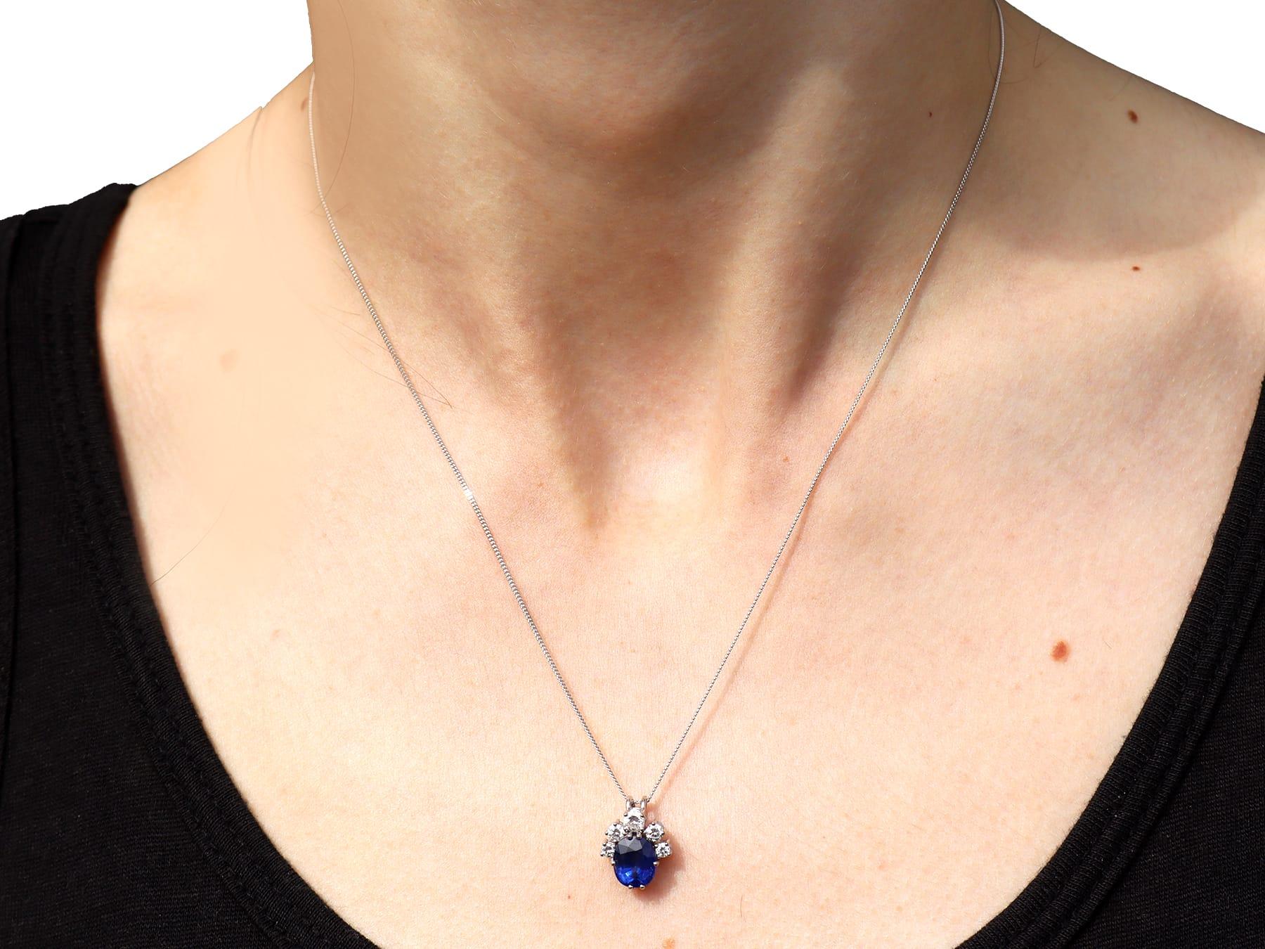 2.18 Carat Sapphire and 0.39 Carat Diamond 18k White Gold Pendant Circa 1980 in vendita 4