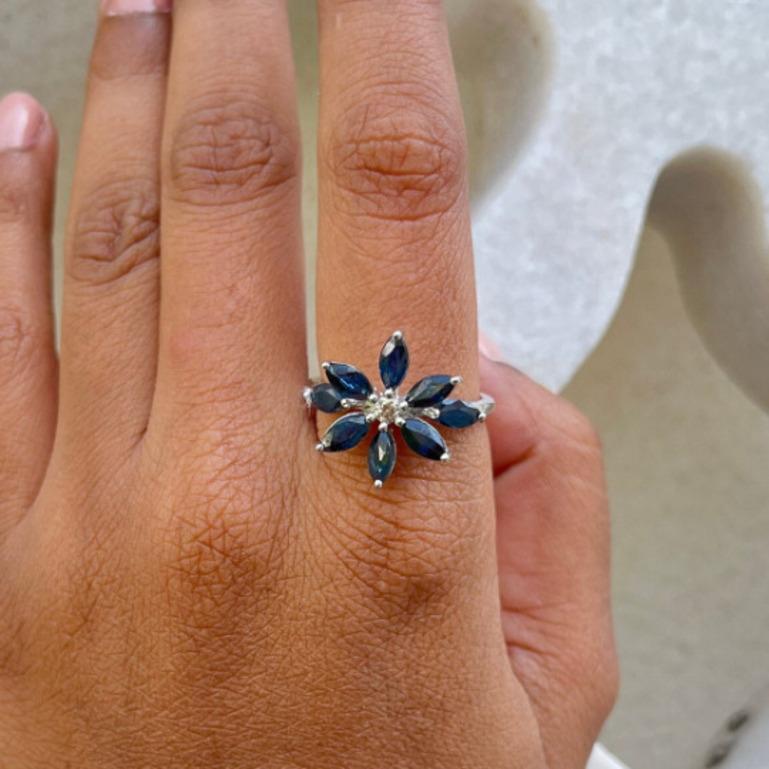 For Sale:  2.18 Carats Genuine Blue Sapphire Flower Ring for Women 925 Sterling Silver Ring 2
