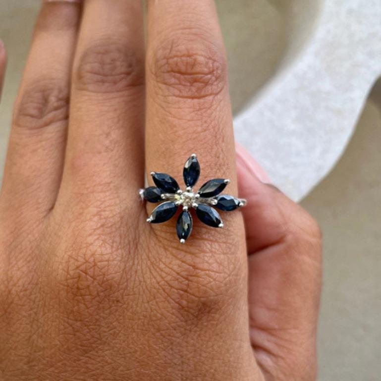 For Sale:  2.18 Carats Genuine Blue Sapphire Flower Ring for Women 925 Sterling Silver Ring 4