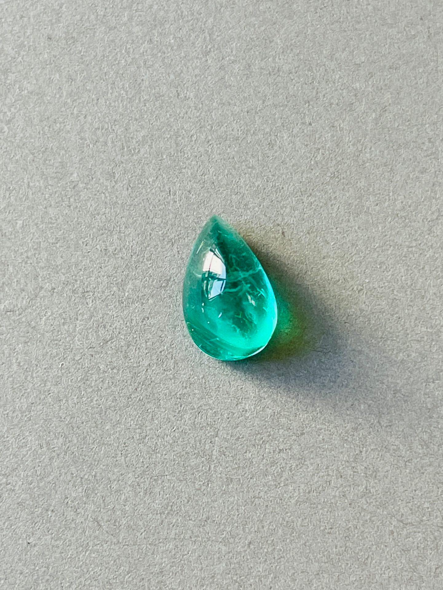 2.18 carats  Rare émeraude naturelle russe certificat GUILD couleur Vivid Green Neuf - En vente à bangkok, TH