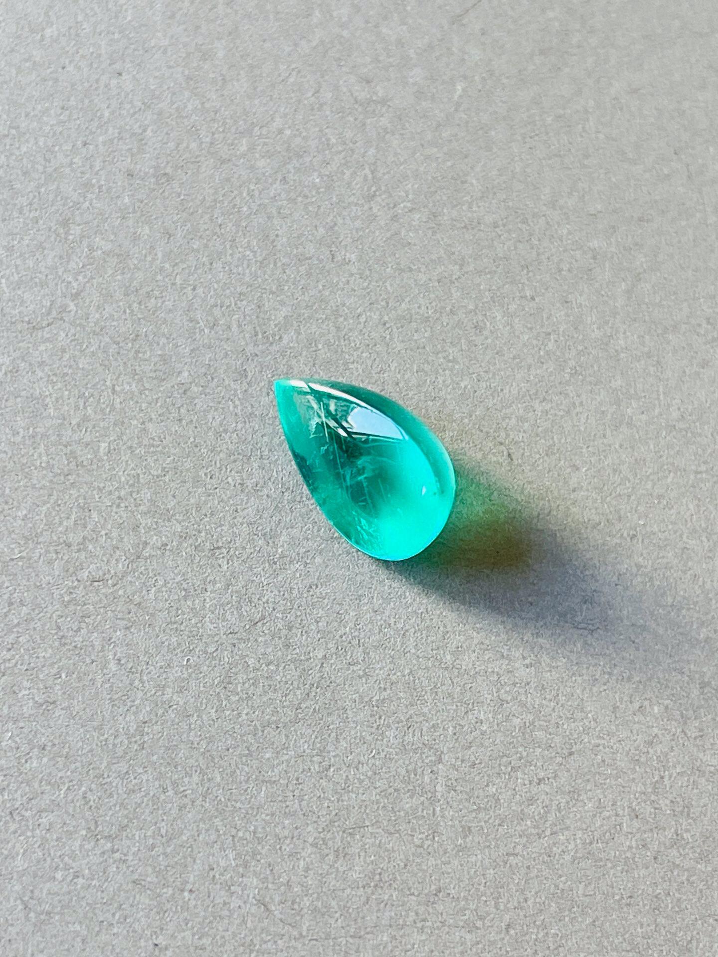 2.18 carats  Rare émeraude naturelle russe certificat GUILD couleur Vivid Green Unisexe en vente