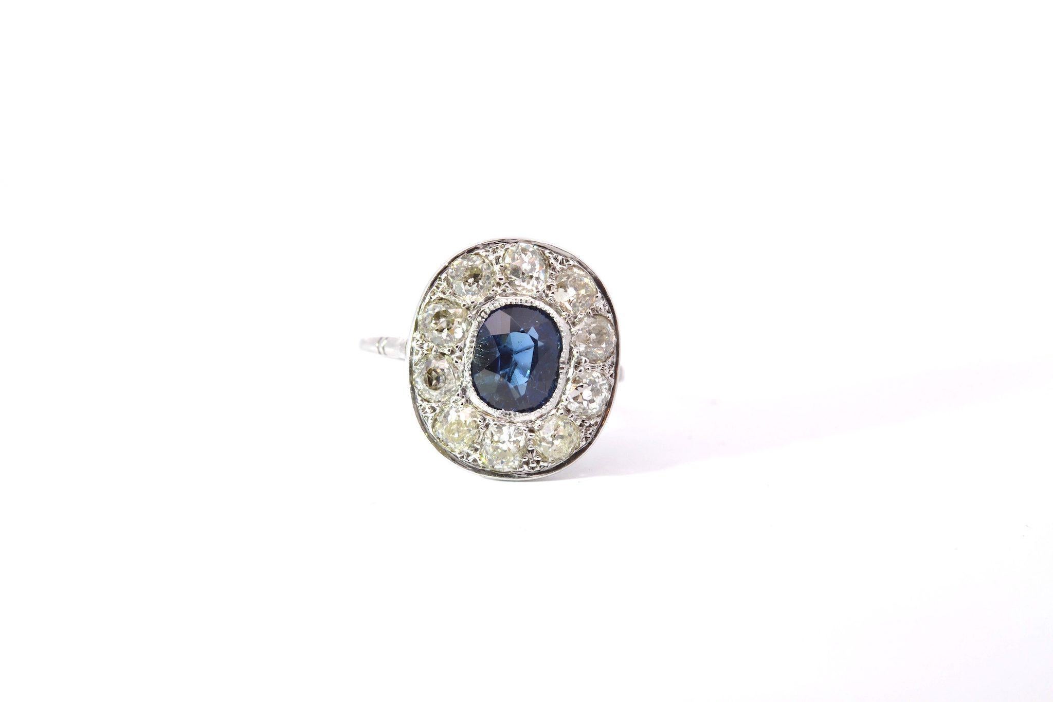 Ring mit 2,18 Karat Saphiren und Diamanten aus dem Jahr 1950 (Antiker Kissenschliff) im Angebot