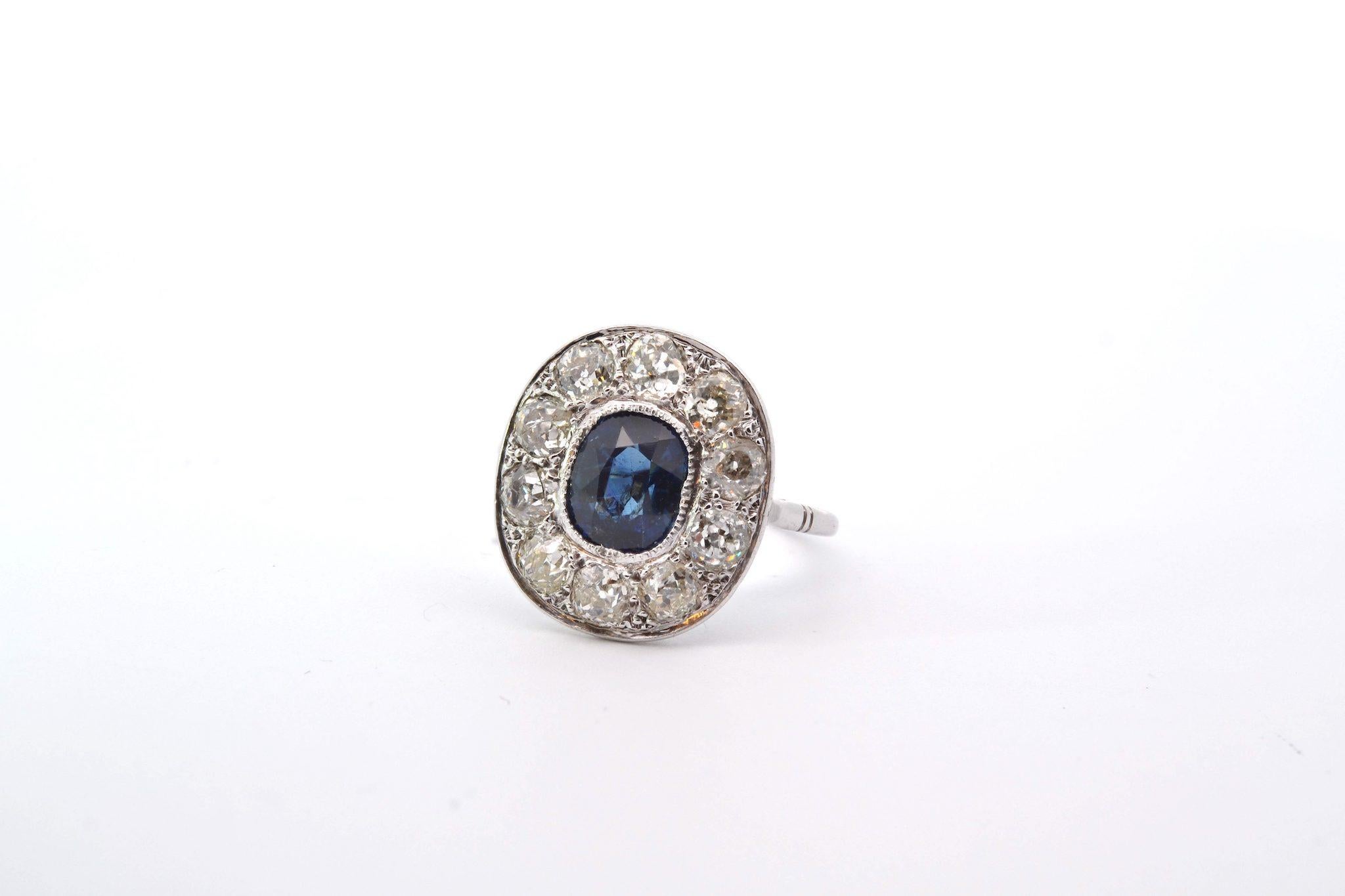 Women's or Men's 2.18 carats sapphire and diamonds ring from 1950 For Sale