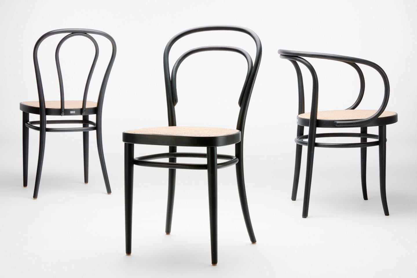 Customizable 218 Chair Bentwood Chair by Gebrüder T, 1819 In New Condition For Sale In New York, NY