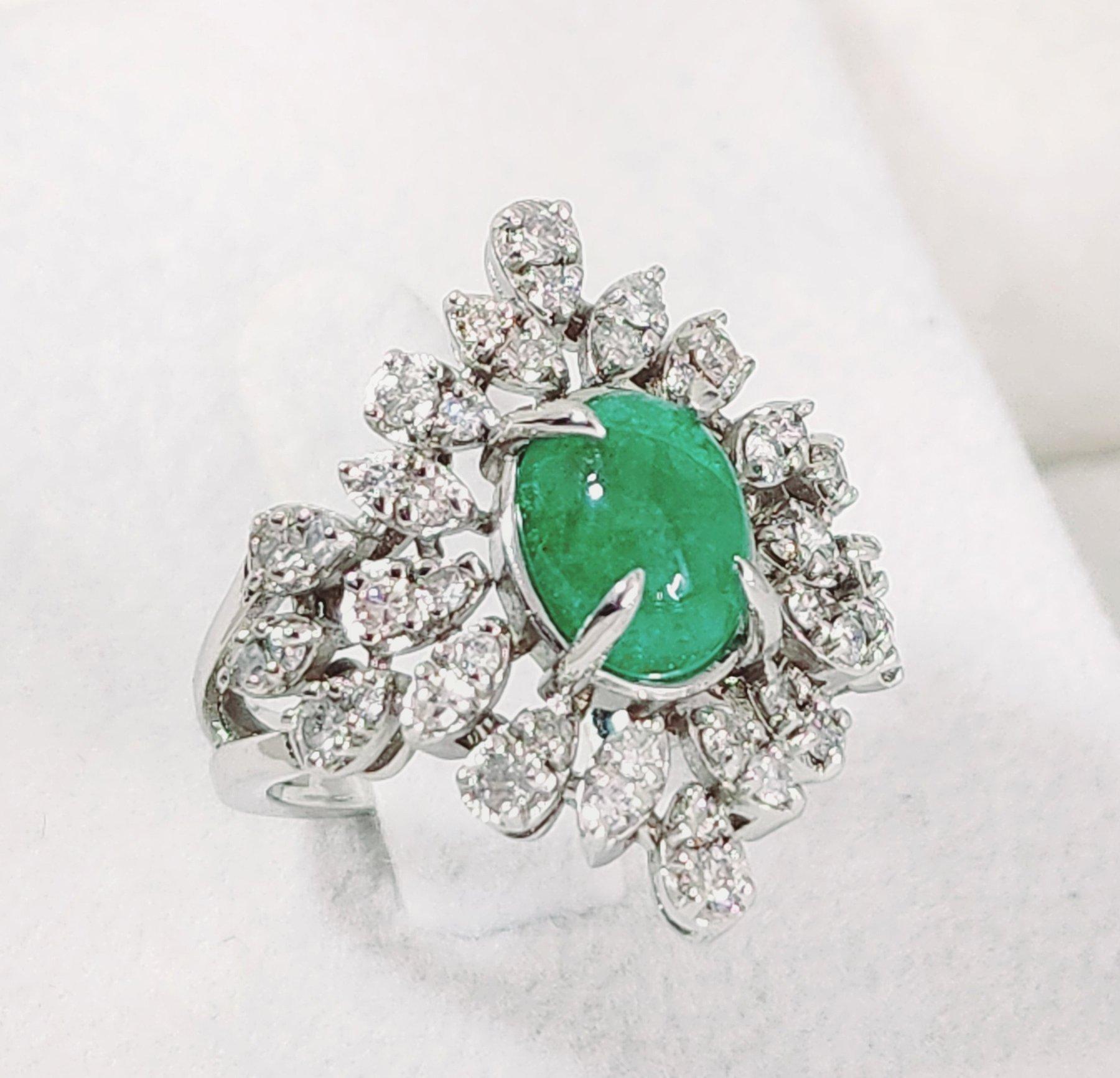 2.18 ct Cabochon Emerald Ring For Sale 1