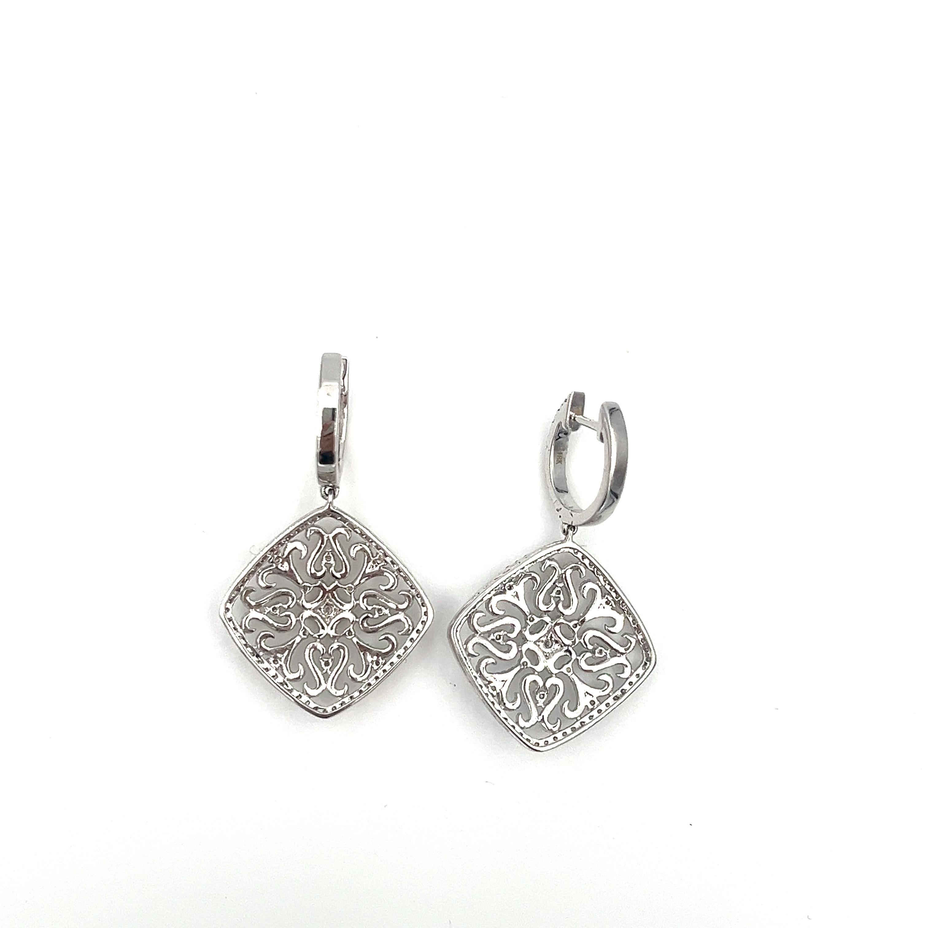 Round Cut 2.18 ct Diamond Dangle Earrings For Sale