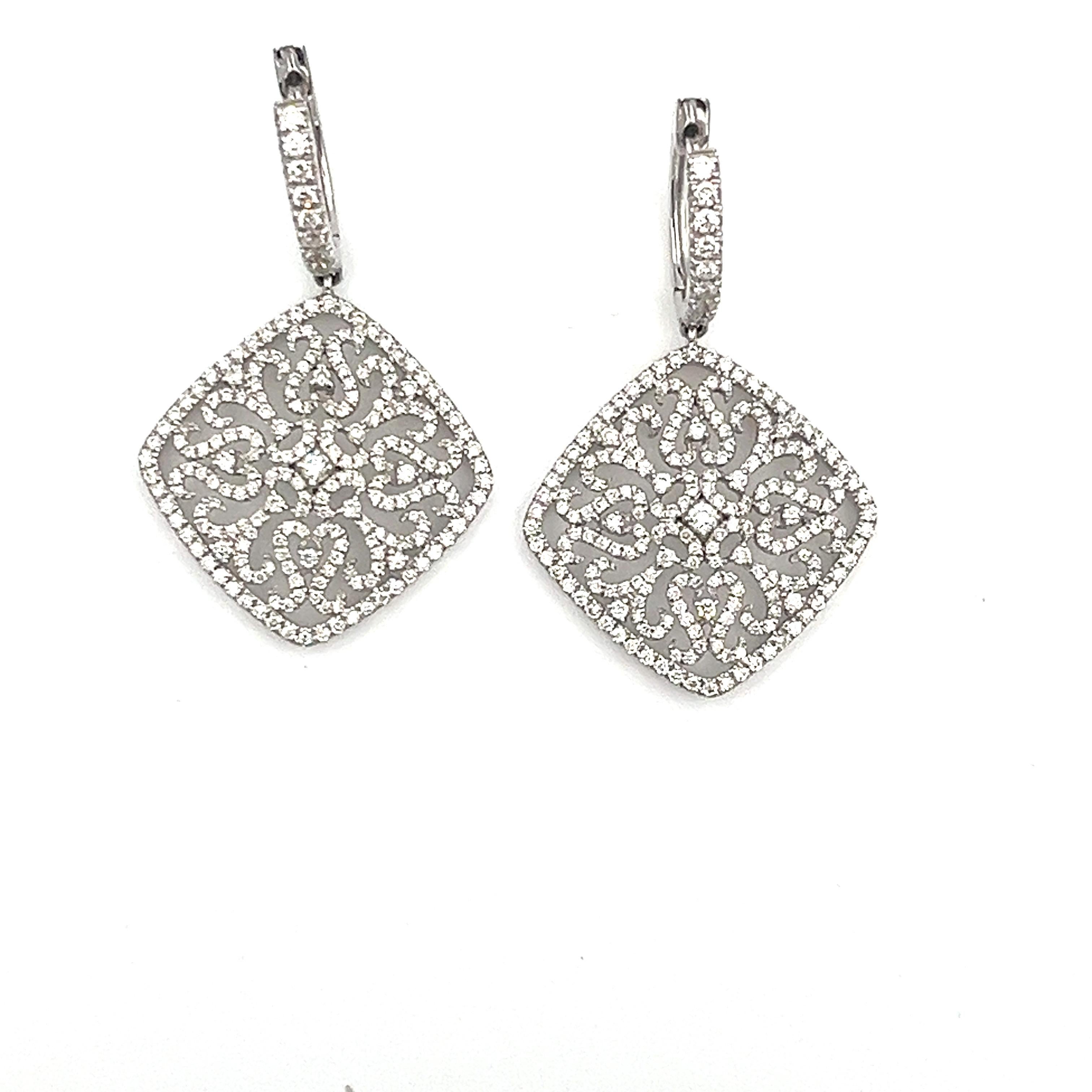2.18 ct Diamond Dangle Earrings In New Condition For Sale In Chicago, IL