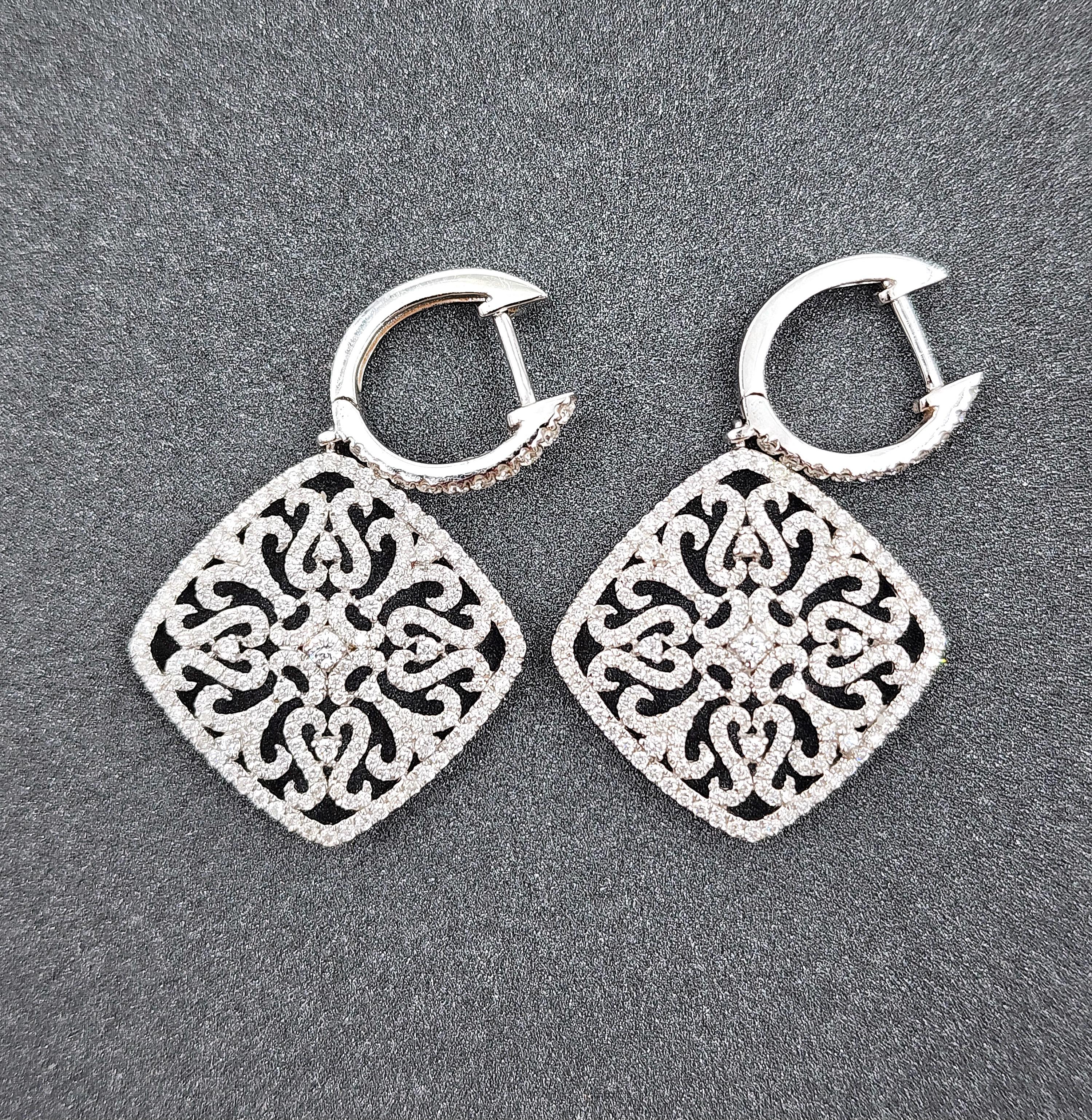 Boucles d'oreilles pendantes en diamant de 2.18 ct Neuf - En vente à Chicago, IL