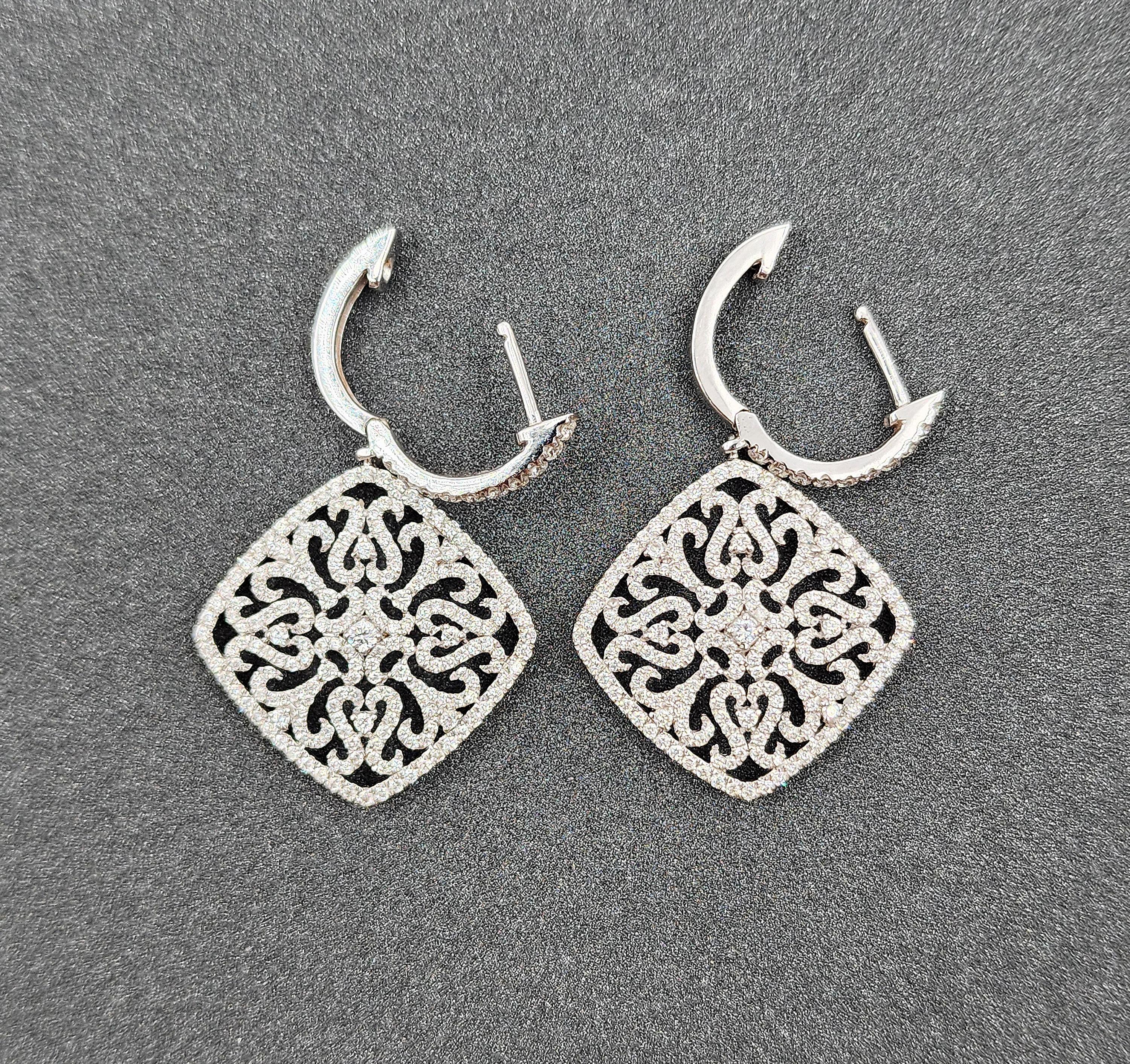 Boucles d'oreilles pendantes en diamant de 2.18 ct Unisexe en vente