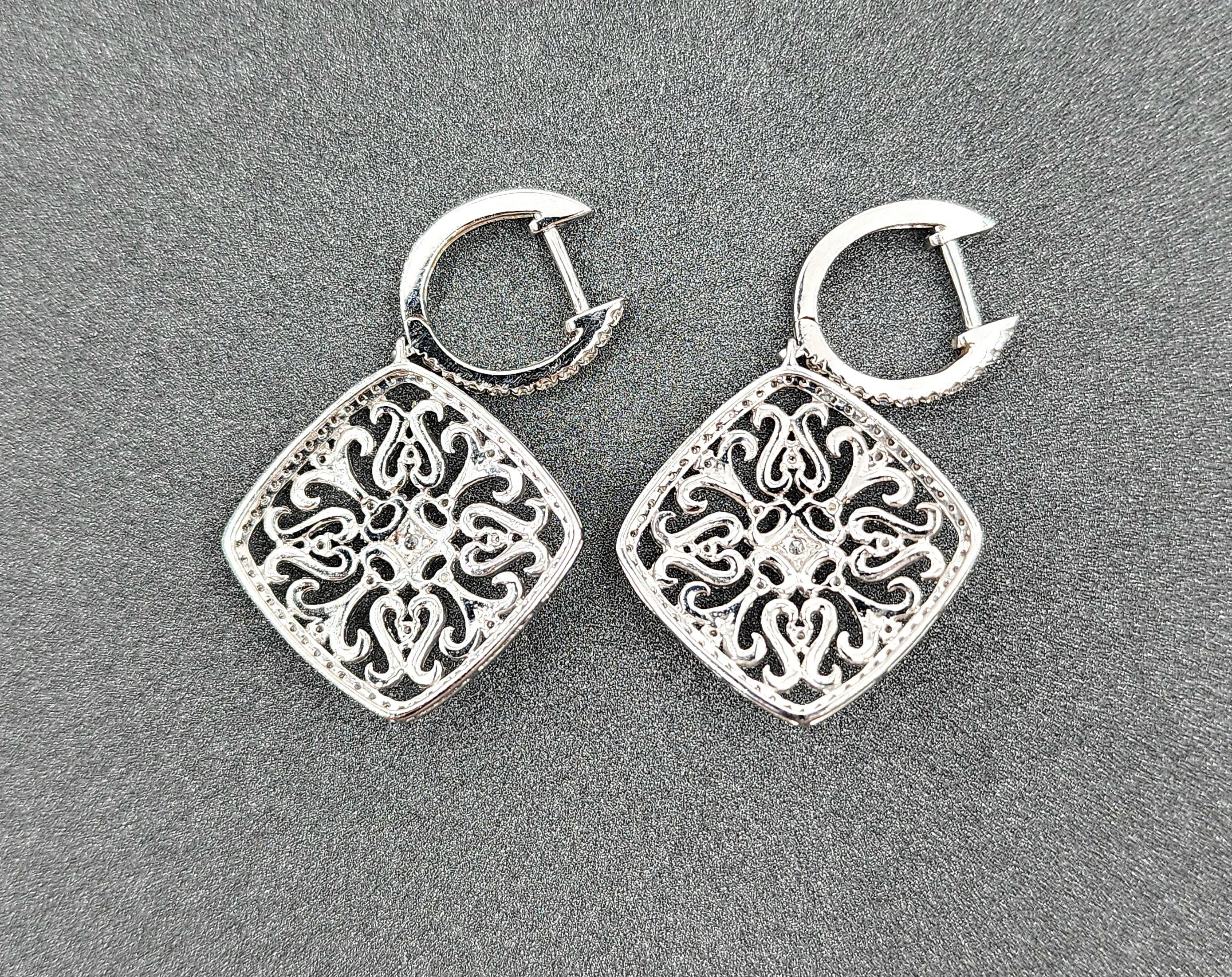 Boucles d'oreilles pendantes en diamant de 2.18 ct en vente 1