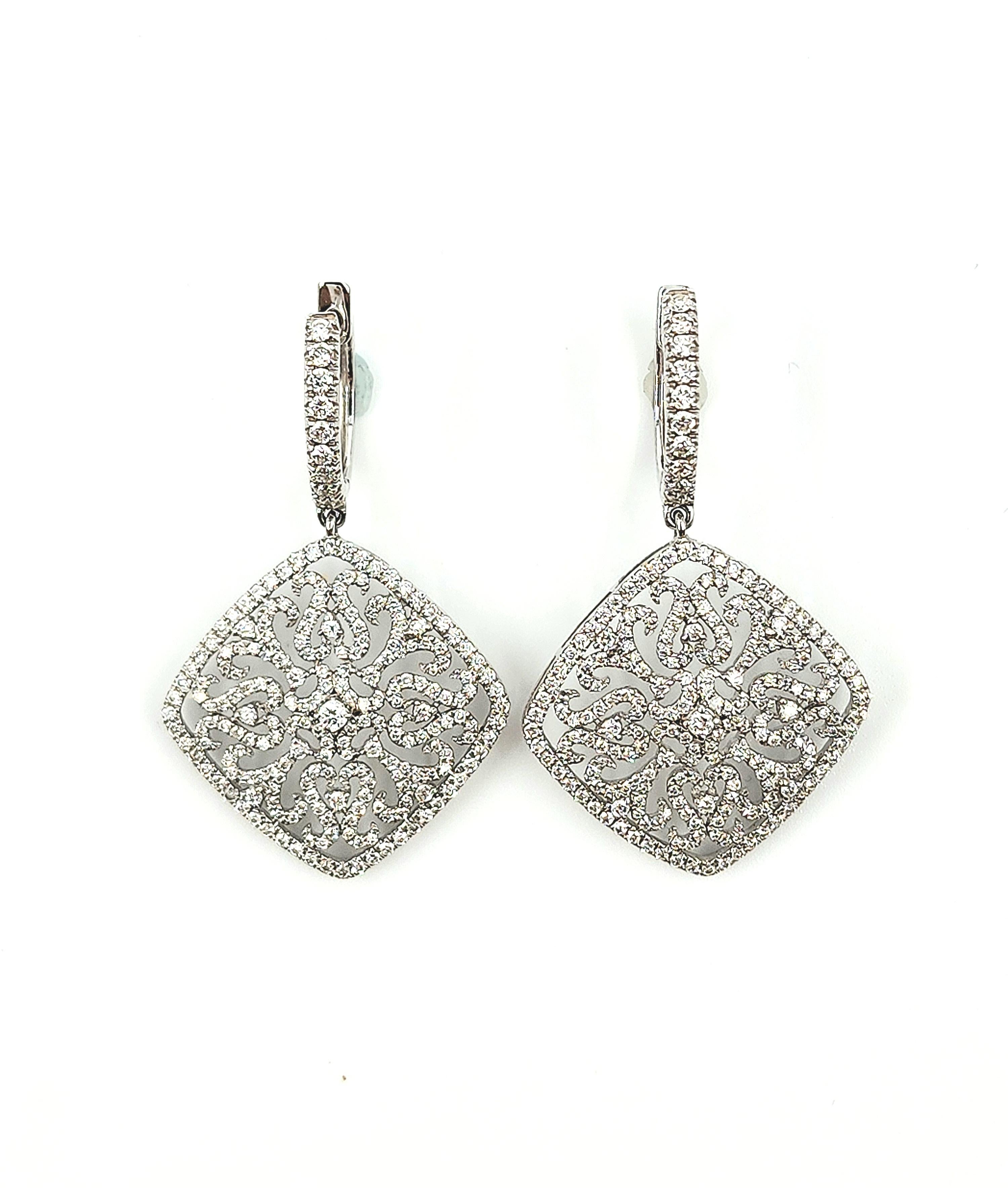 Boucles d'oreilles pendantes en diamant de 2.18 ct en vente 4