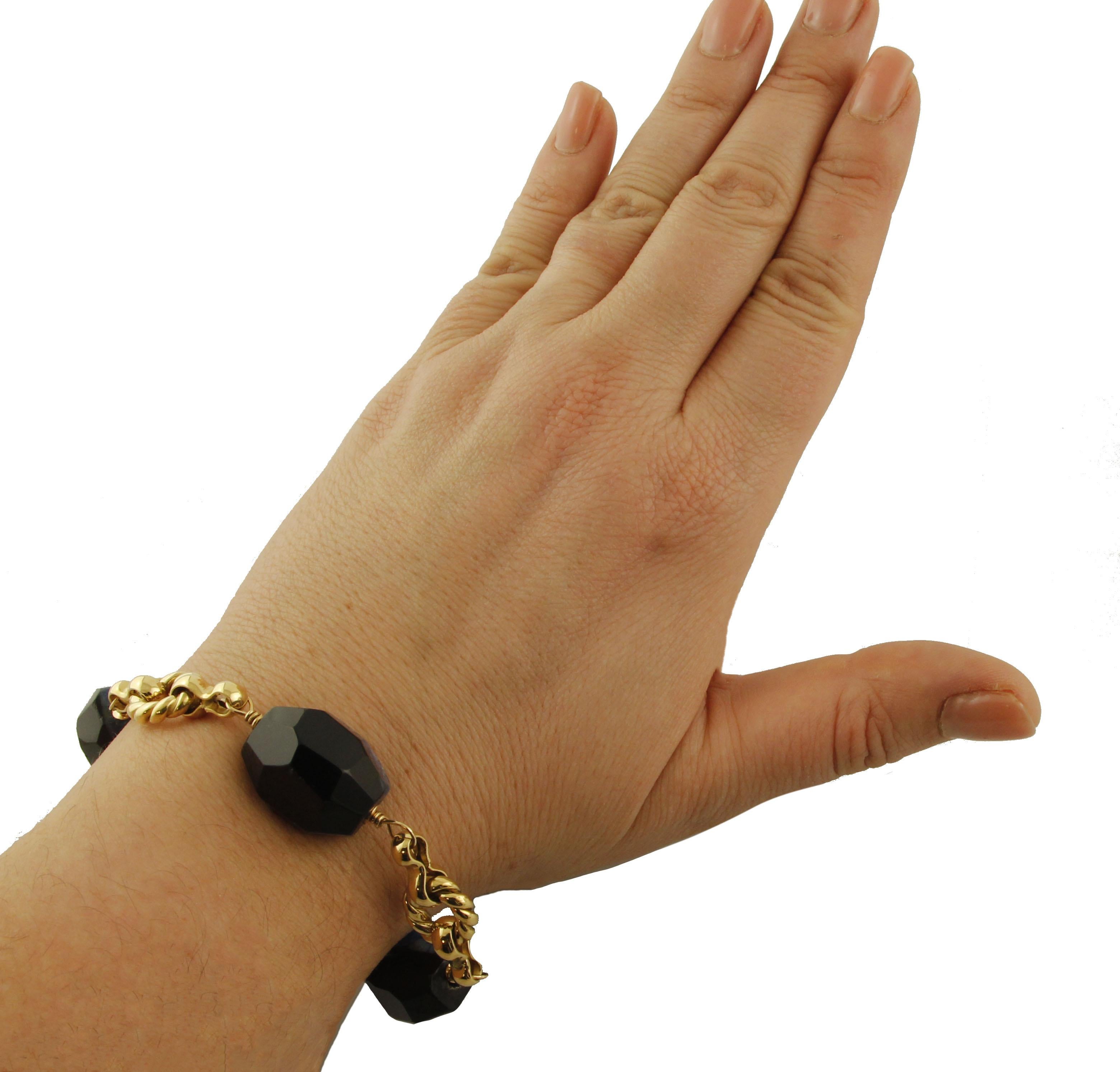 21.80 g Agate striée bleue et noire, rubis 0.98 carat, bracelet en or 18 carats Pour femmes en vente