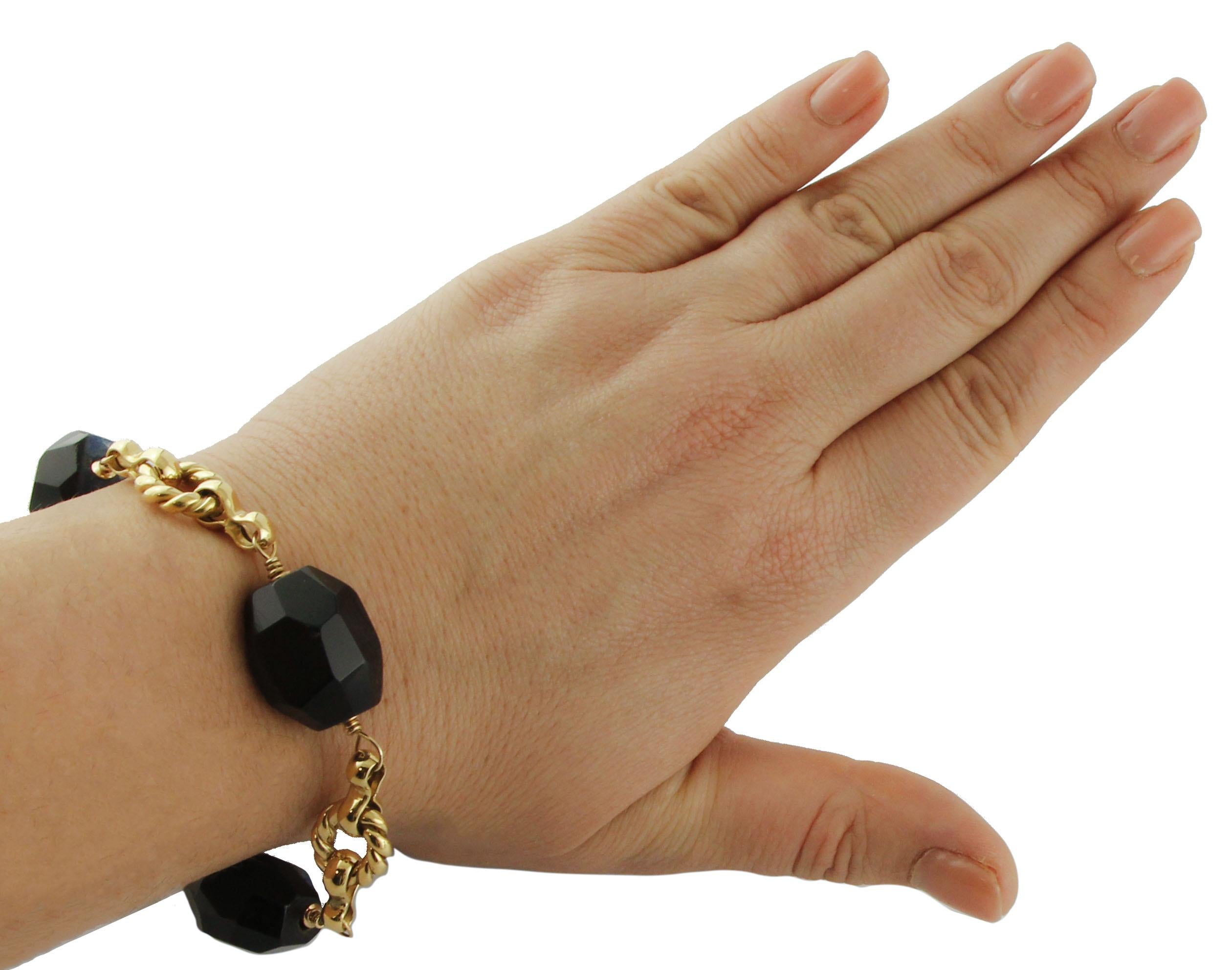 21.80 g Agate striée bleue et noire, rubis 0.98 carat, bracelet en or 18 carats en vente 1