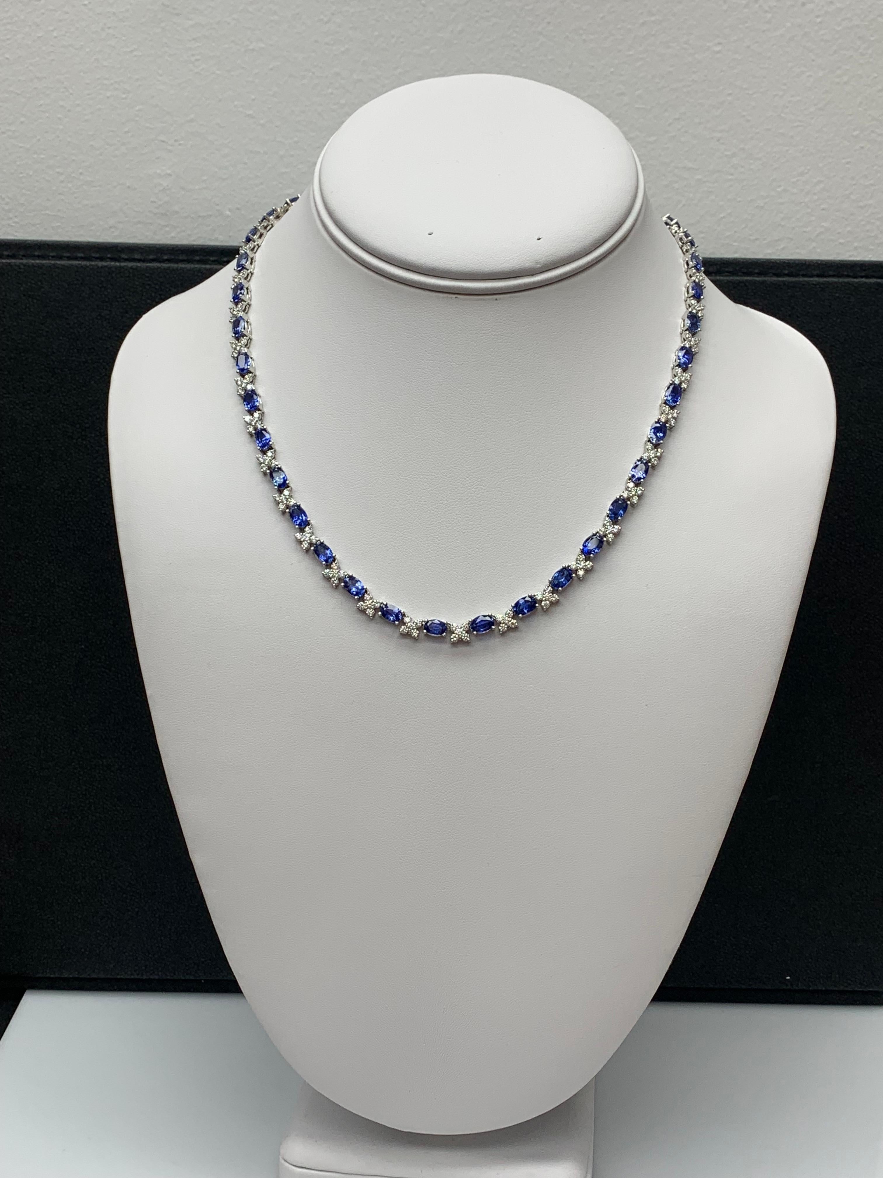 Collar de zafiro azul talla oval de 21,81 quilates y diamantes en oro blanco de 18 quilates en venta 4