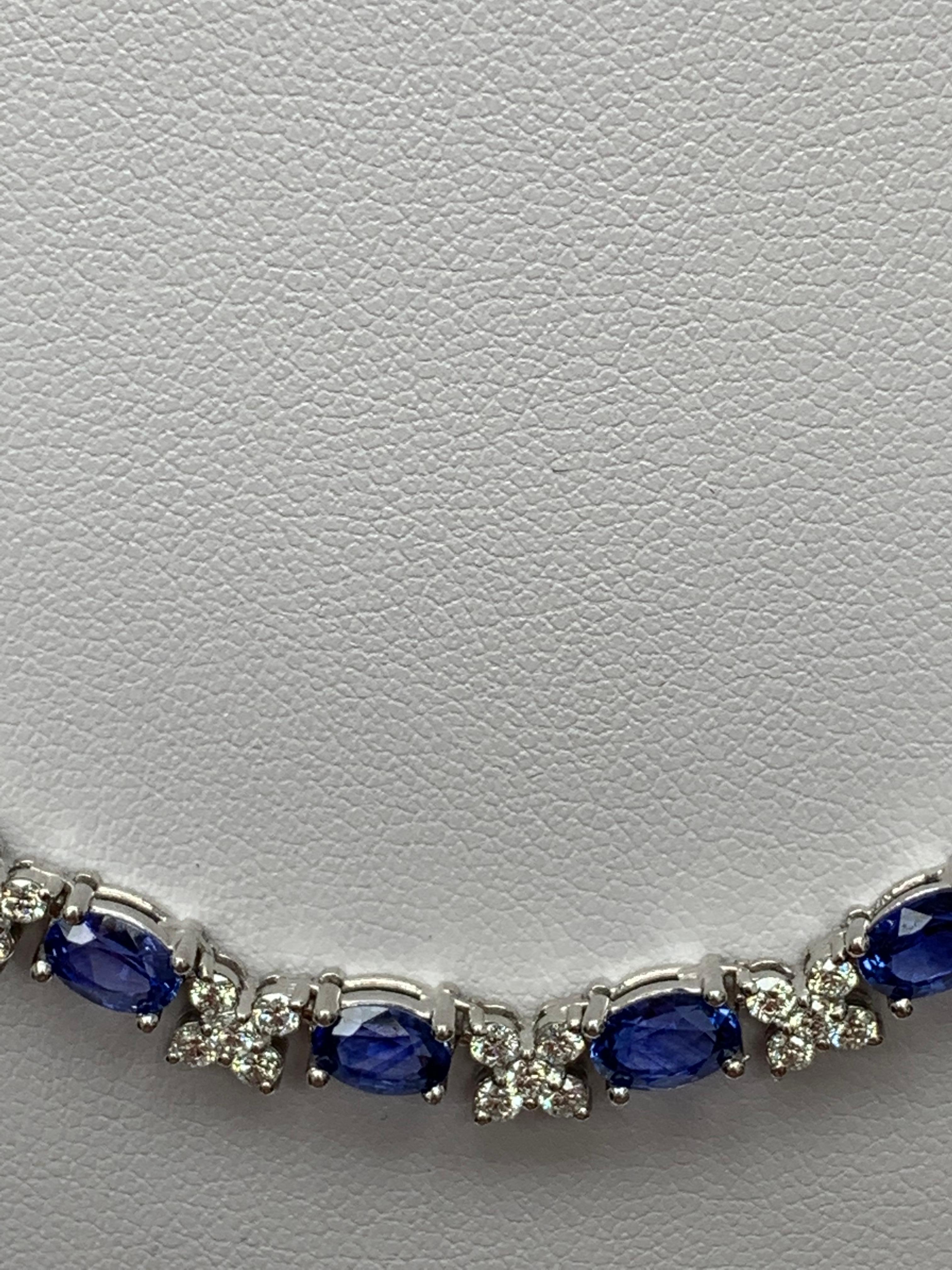 Collar de zafiro azul talla oval de 21,81 quilates y diamantes en oro blanco de 18 quilates en Nuevo estado para la venta en NEW YORK, NY