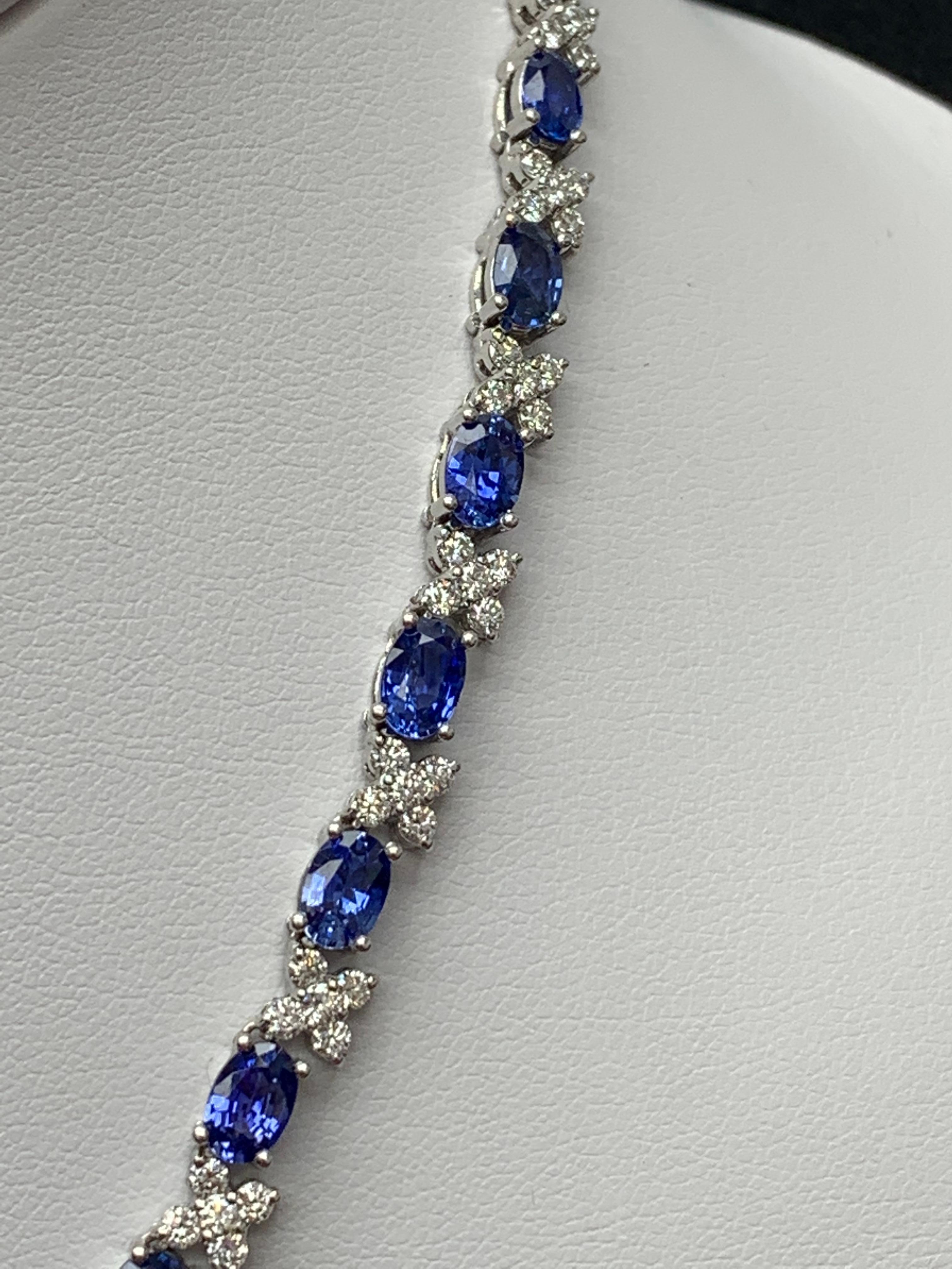Collar de zafiro azul talla oval de 21,81 quilates y diamantes en oro blanco de 18 quilates en venta 2