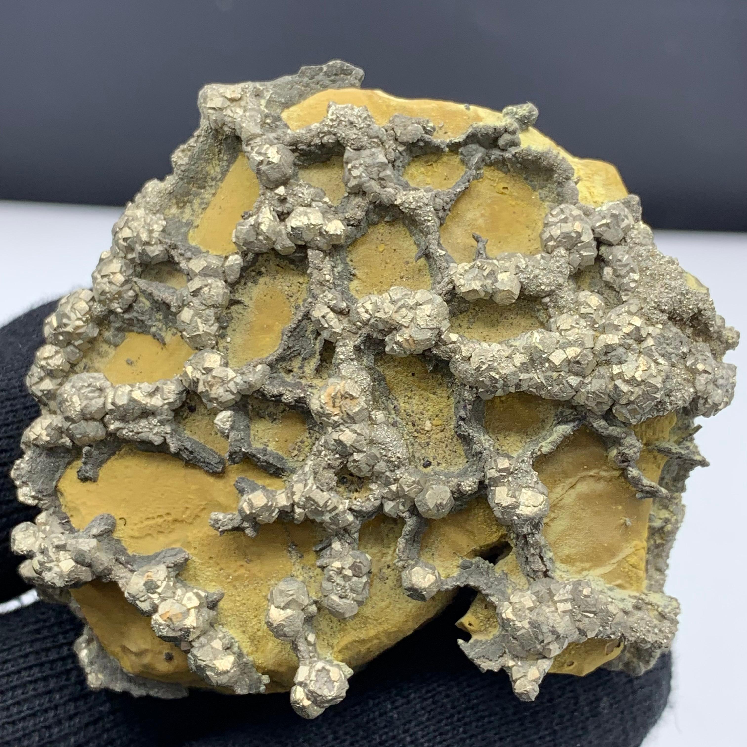 218.47 Gram Attractive Pyrite Specimen From Pakistan In Good Condition For Sale In Peshawar, PK