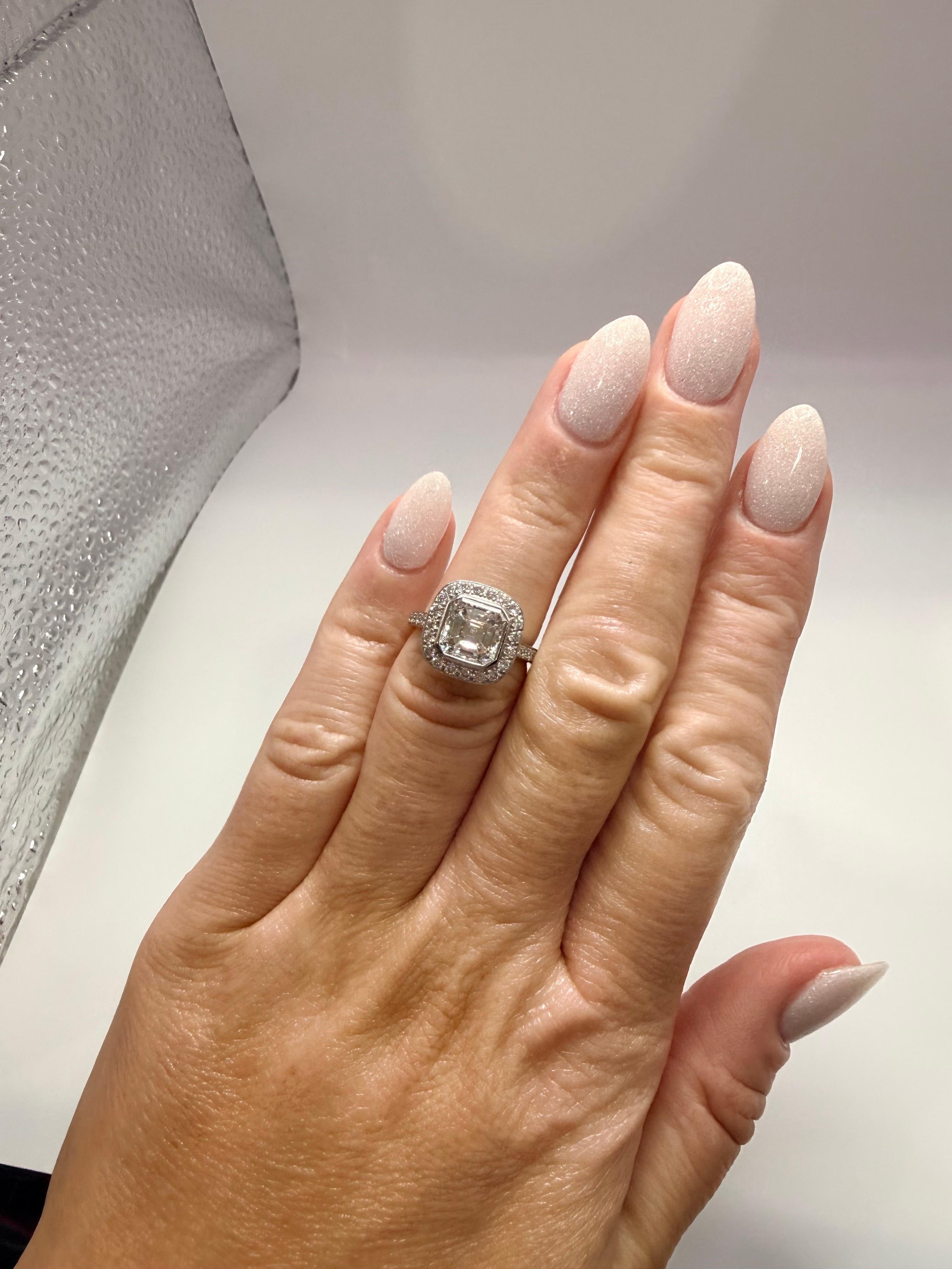 Femenino o masculino Anillo de compromiso talla Asscher de 2,18 ct certificado GIA en venta