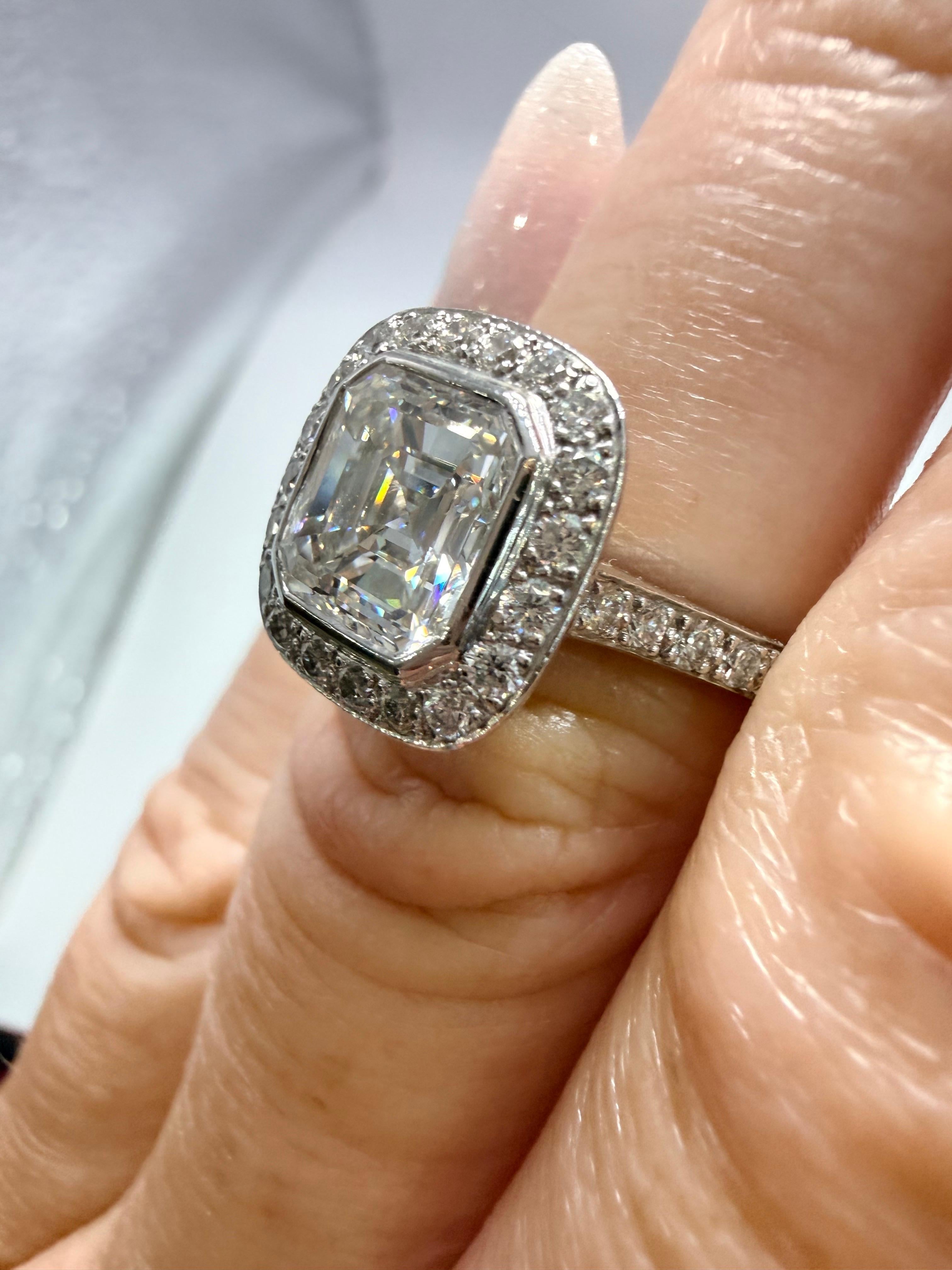 Anillo de compromiso talla Asscher de 2,18 ct certificado GIA en venta 1
