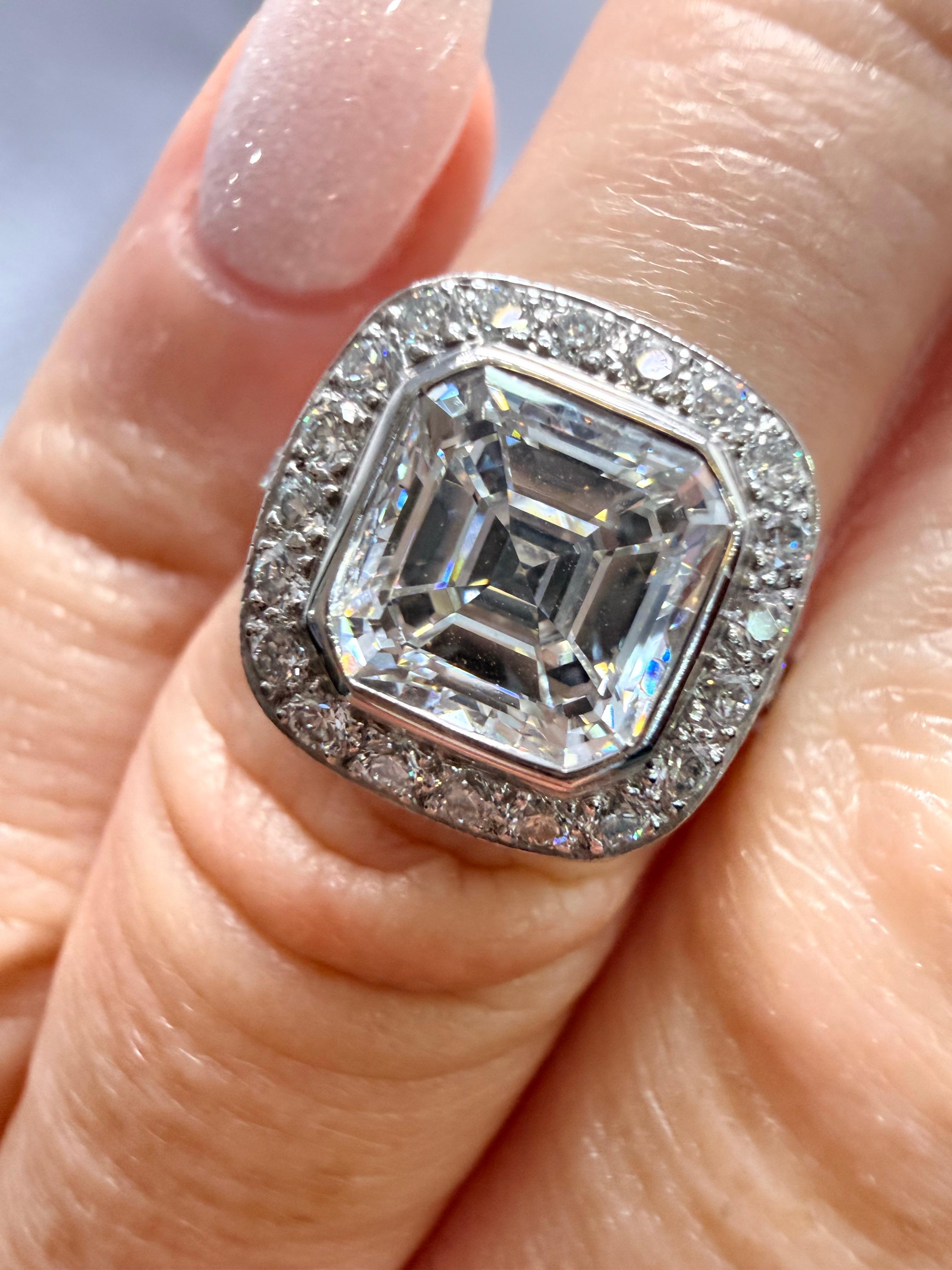 Anillo de compromiso talla Asscher de 2,18 ct certificado GIA en venta 3