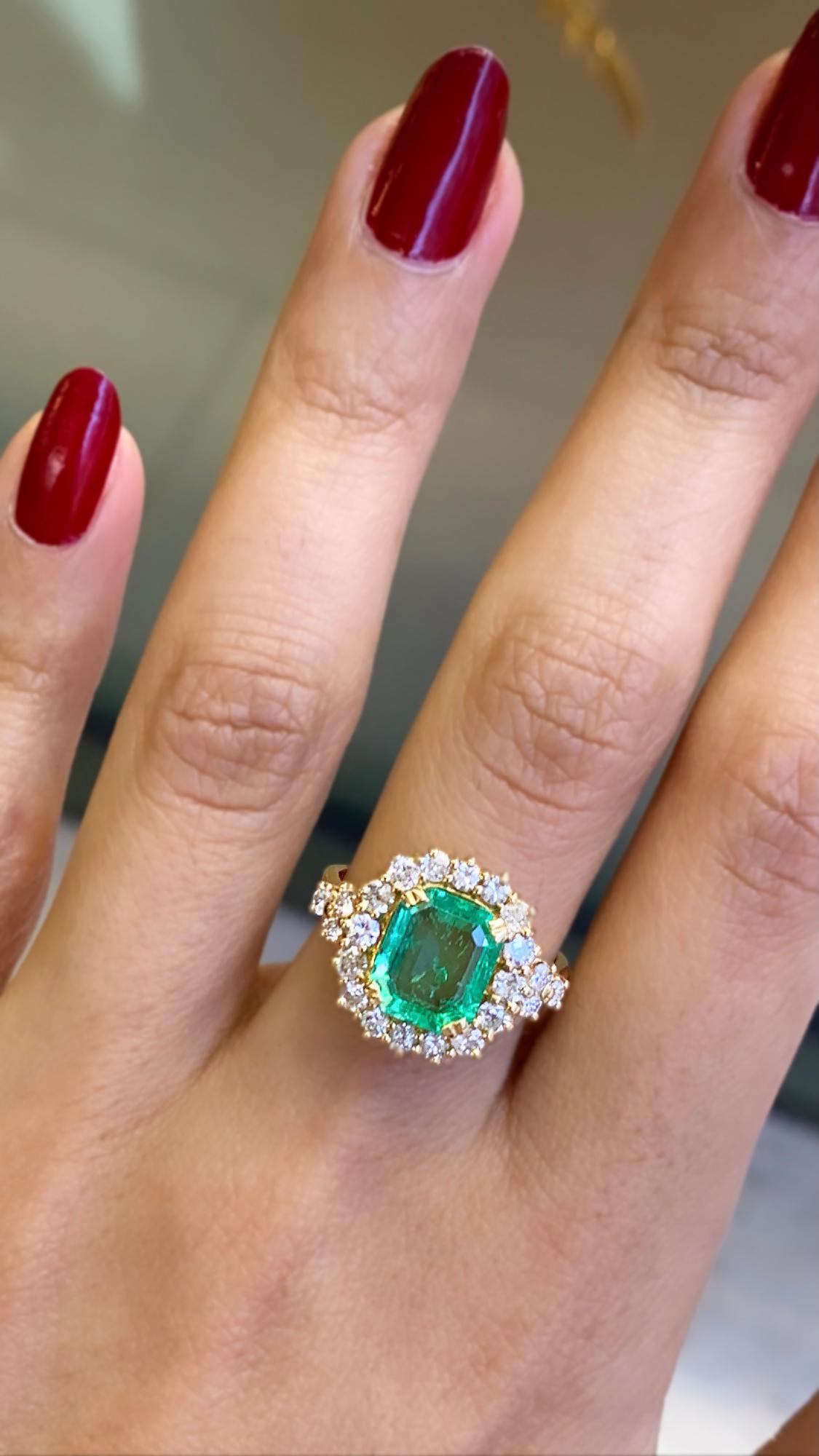 Modern 2.18 Carat Natural Emerald and Diamond 18 Carat Yellow Gold Cluster Ring