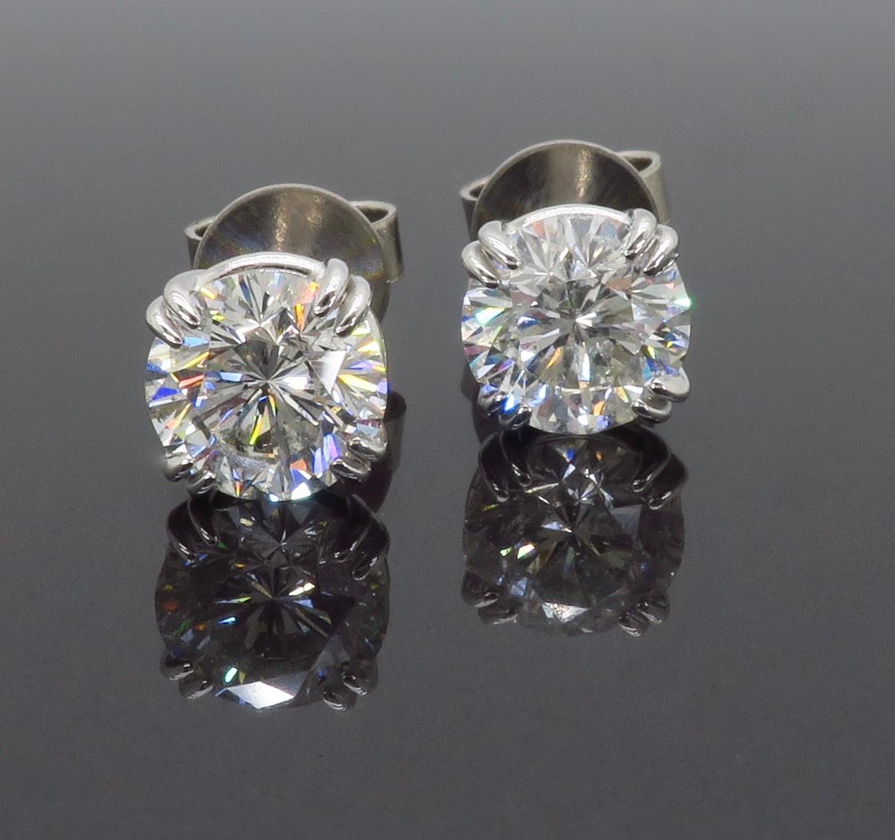 2,18 Karat Ohrstecker mit doppelter Klauenkrause im Zustand „Neu“ in Webster, NY