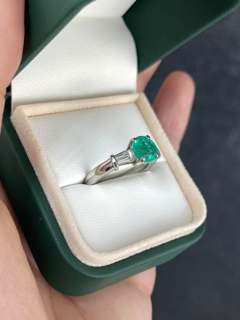 2.18tcw PLAT Vivid Colombian Emerald Engagement Ring with Diamond Accent For Sale 2