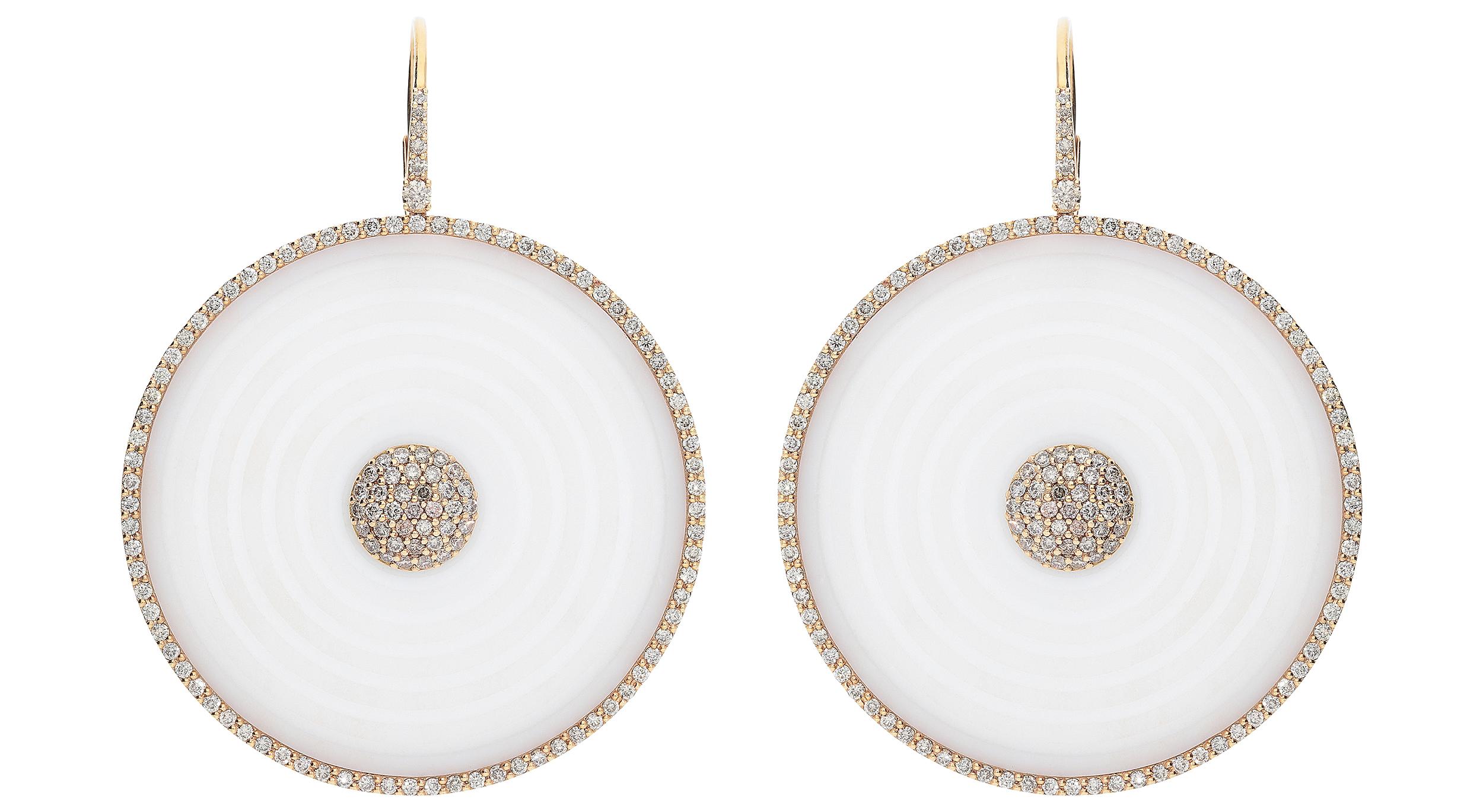 Trendy design for this pair of earrings in 18kt pink gold that weights 17,25 grams. Diamonds are brown round brilliant for 2,19 carats and the 4.20 centimeters circle elements are characterized by white ceramic with concentric pattern. 
Their length