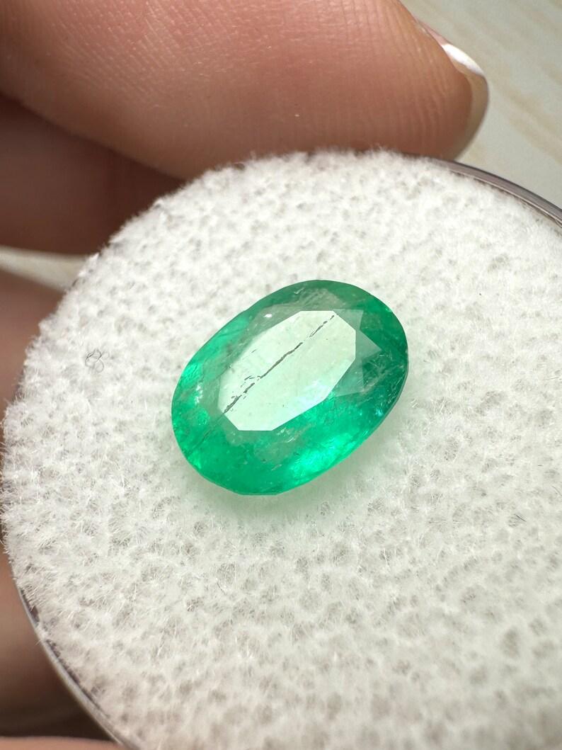 2,19 Karat 10x7 grüner kolumbianischer Smaragd - Ovalschliff Mai-Geburtsstein Edelstein (Moderne) im Angebot