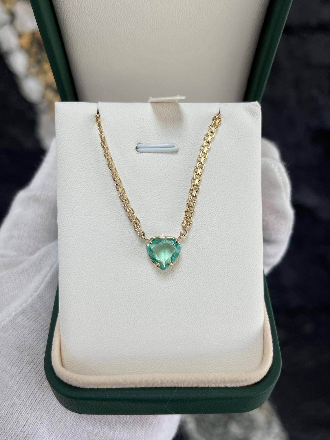 2,19 Karat Bluish Green Heart Cut kolumbianischer Smaragd-Anhänger Halskette im Zustand „Neu“ im Angebot in Jupiter, FL